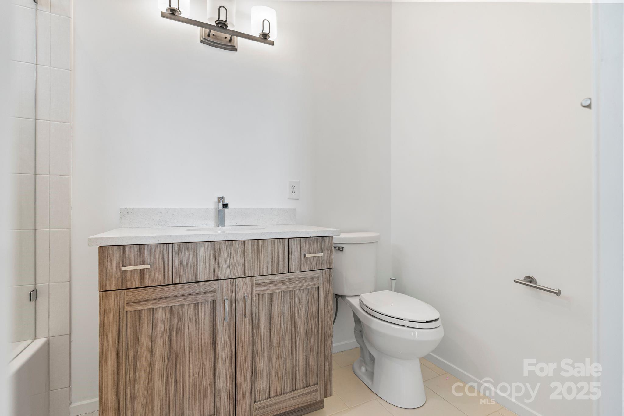 1004 B Greenleaf Avenue Unit: B