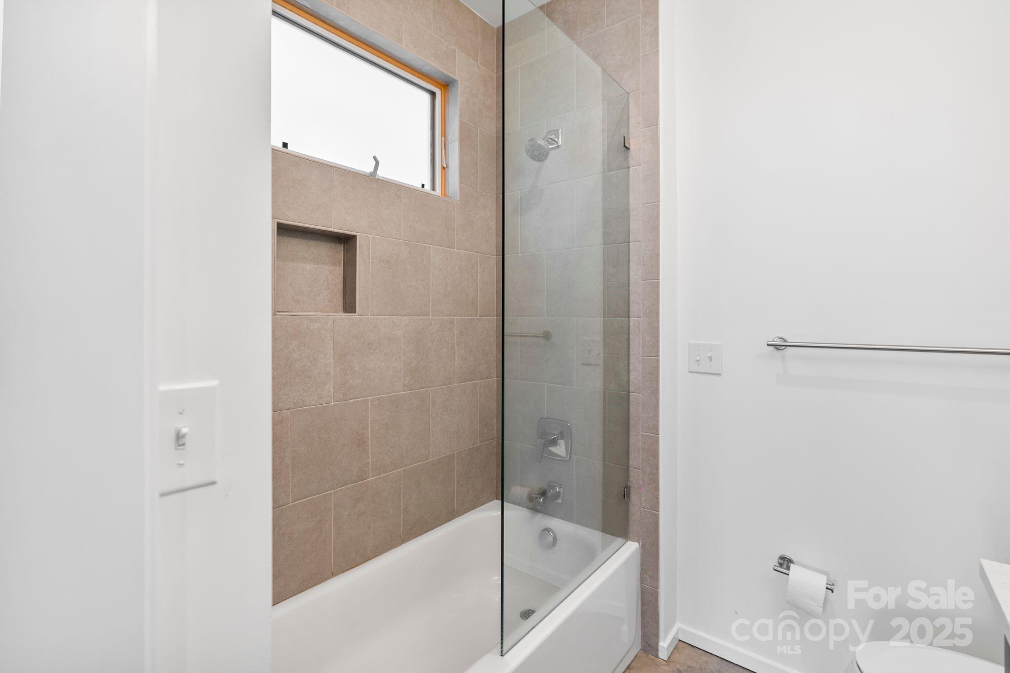 1004 B Greenleaf Avenue Unit: B