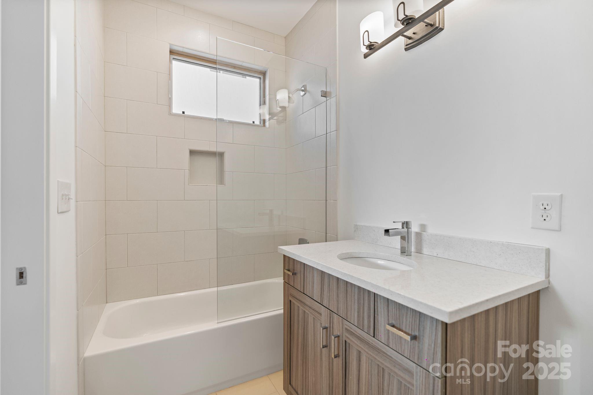 1004 B Greenleaf Avenue Unit: B