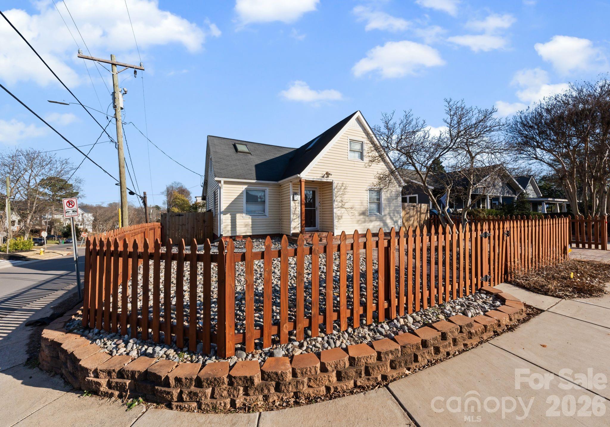 1424 Nandina Street