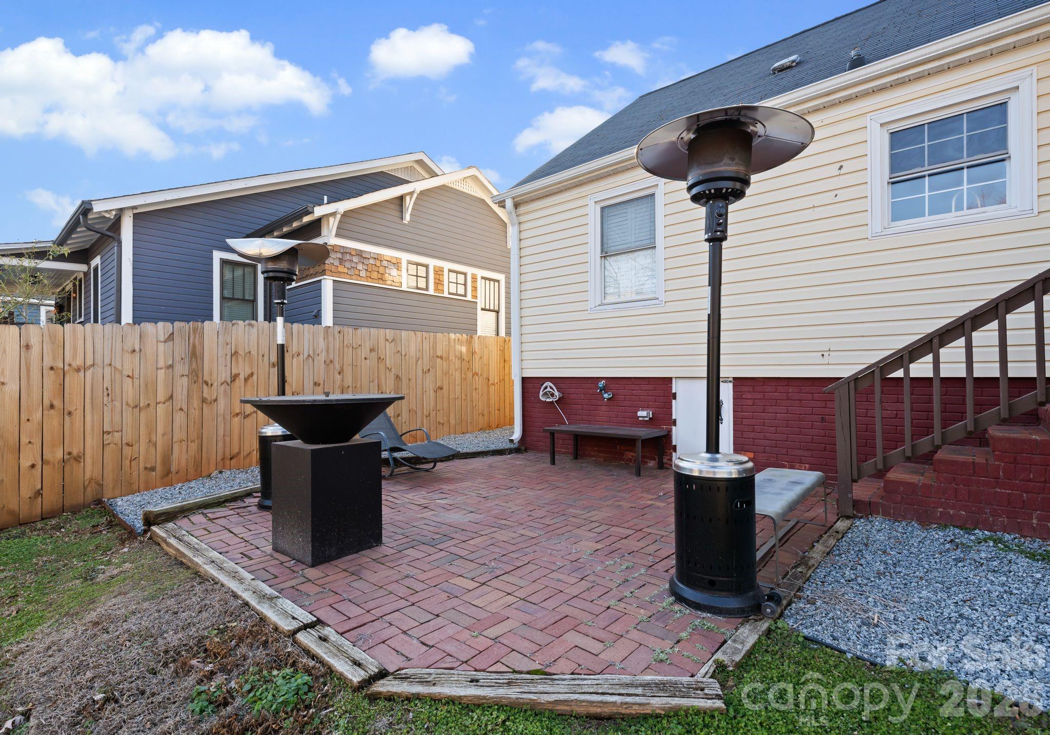 1424 Nandina Street