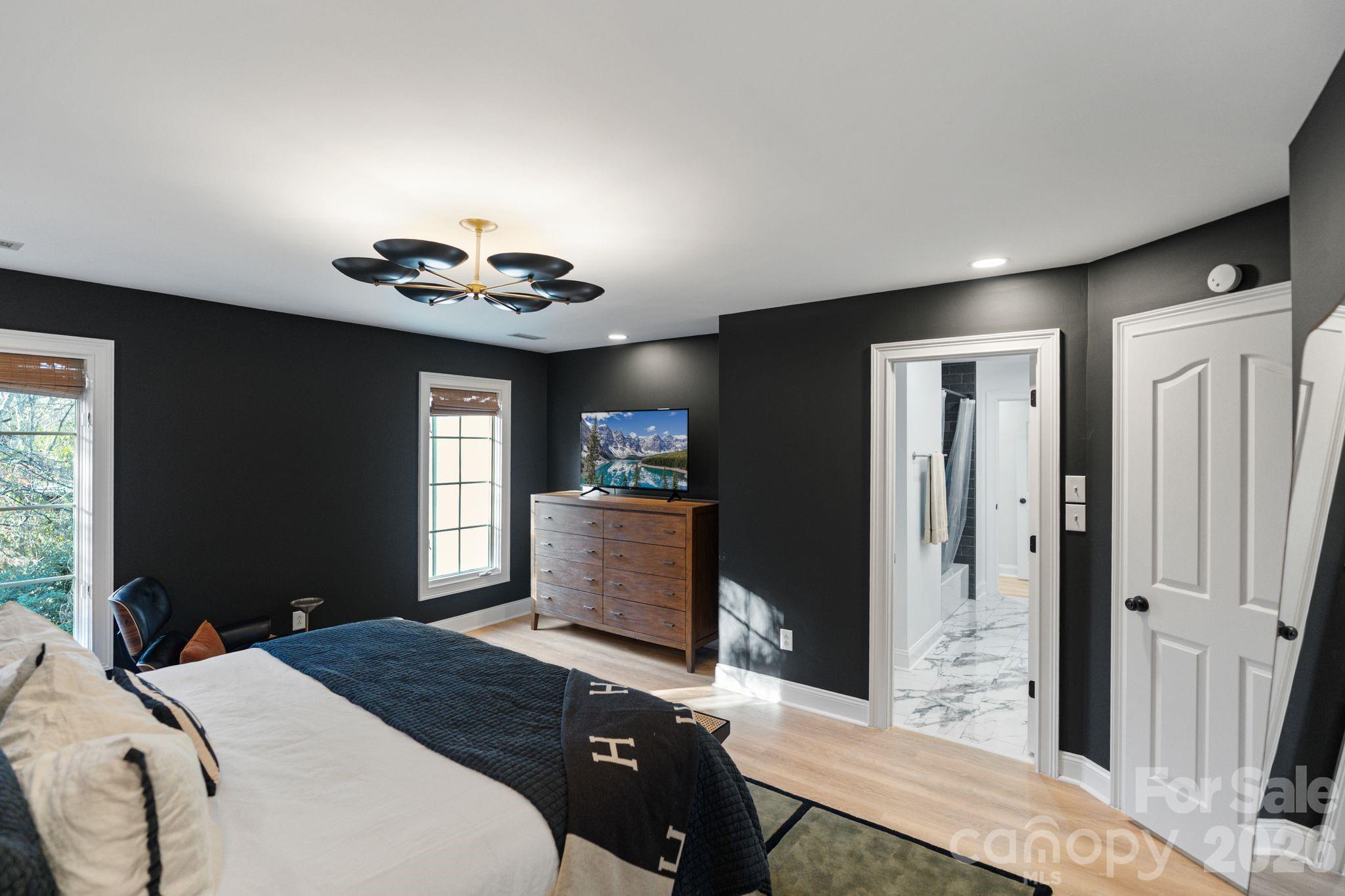 3431 Royal Crest Drive