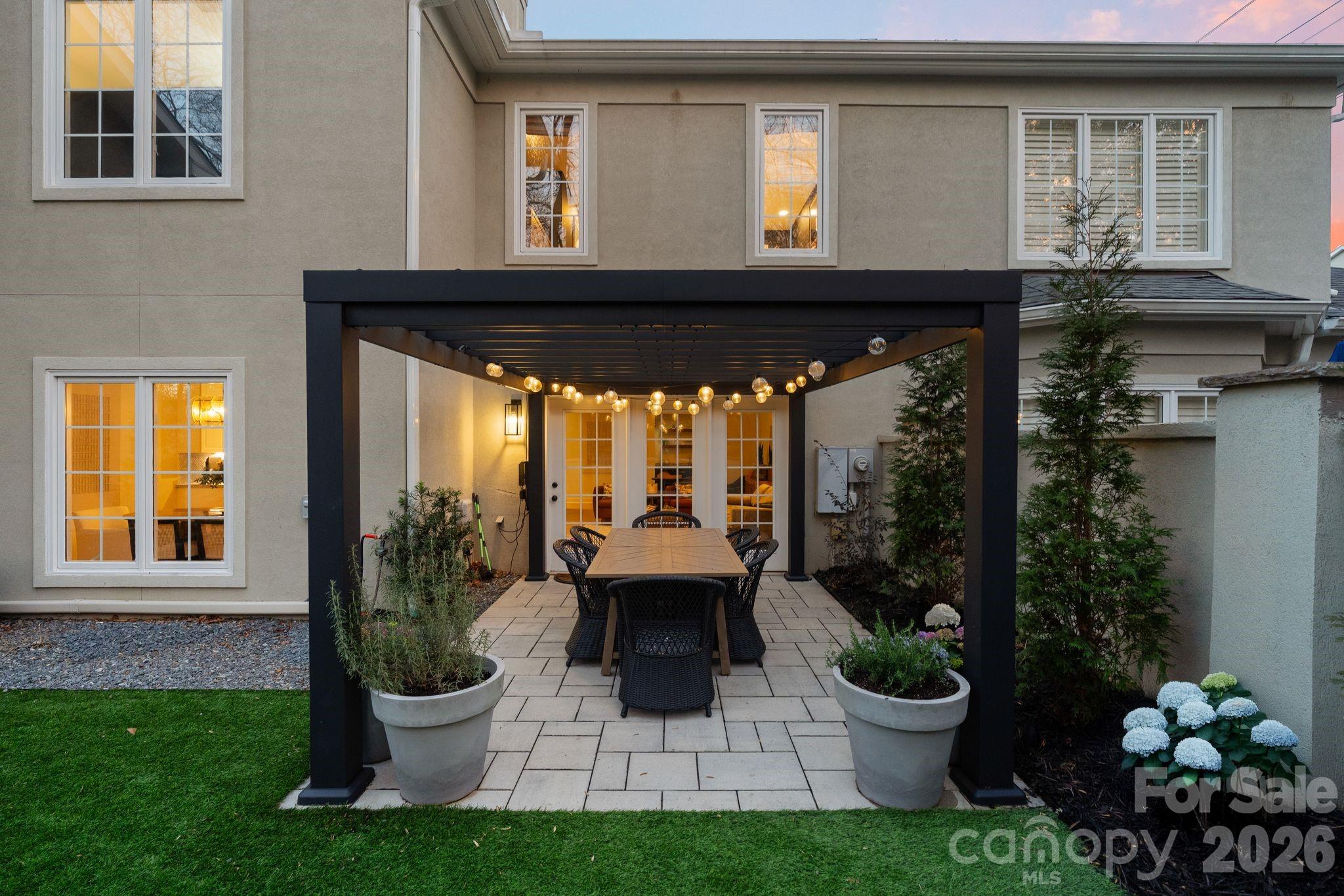 3431 Royal Crest Drive