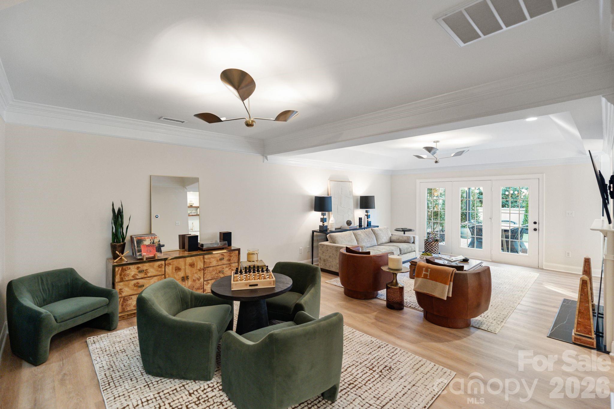 3431 Royal Crest Drive