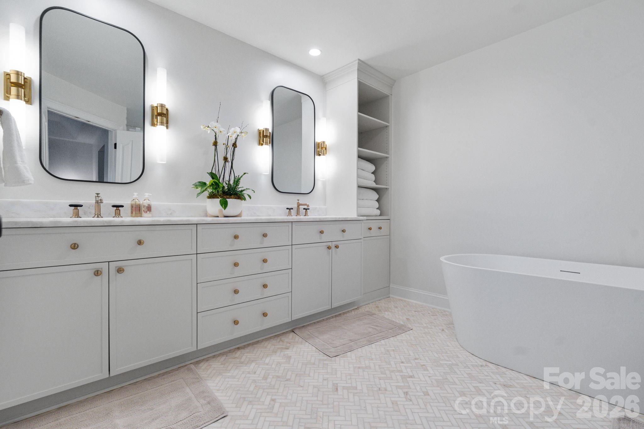 3431 Royal Crest Drive