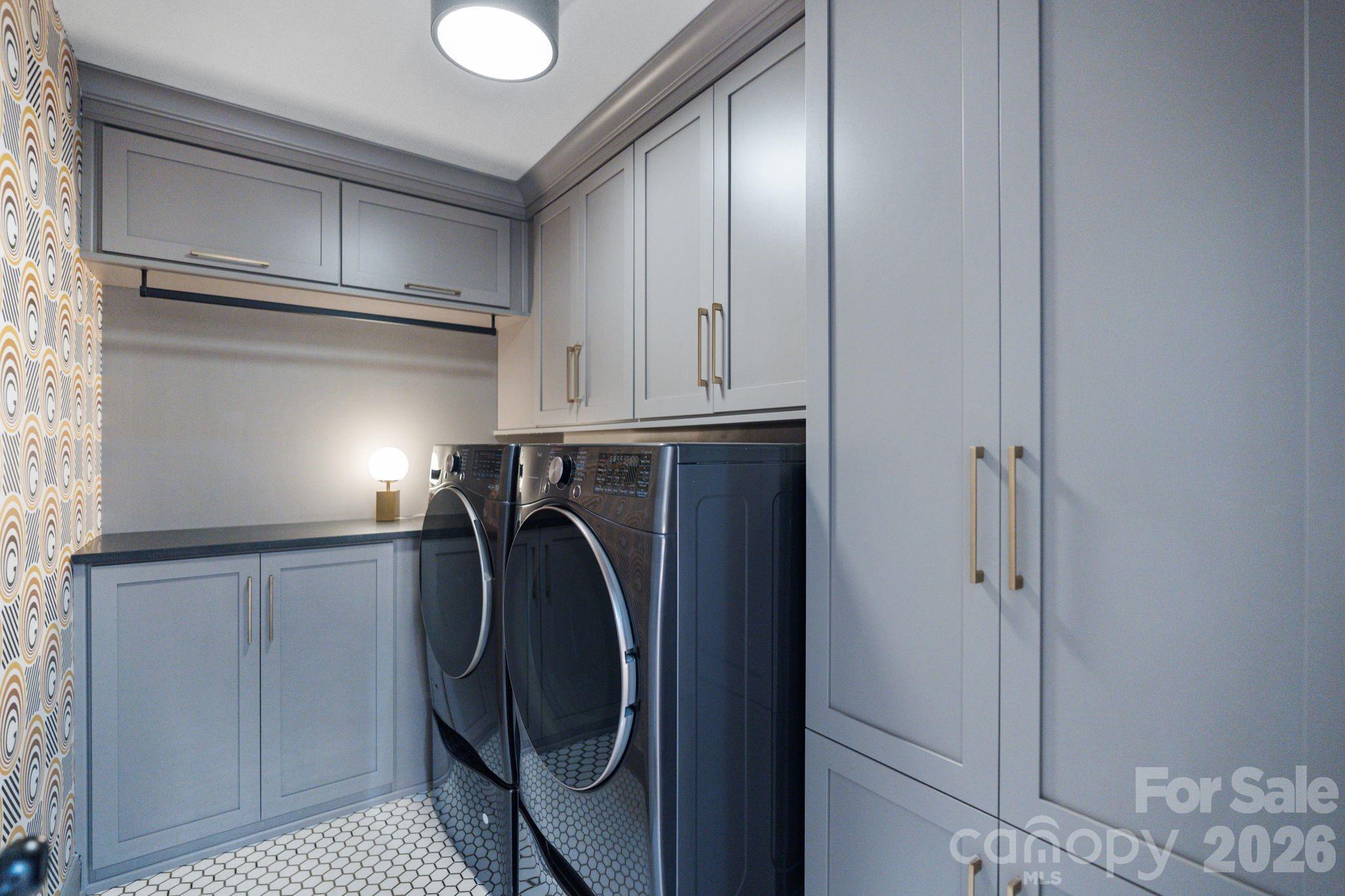 3431 Royal Crest Drive