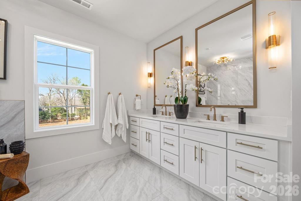 100 N Brackenbury Lane