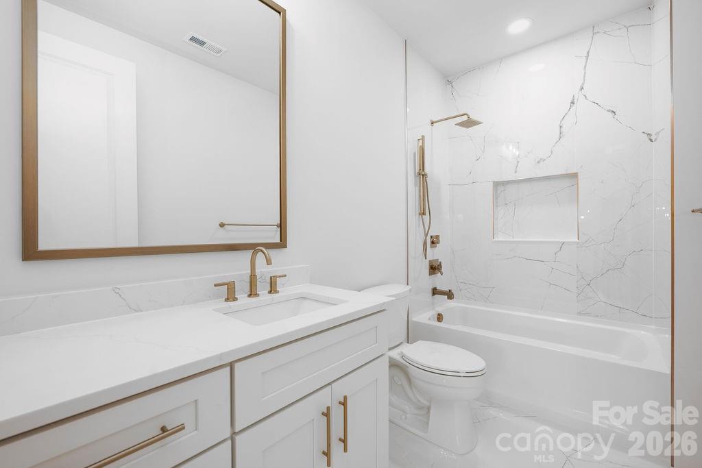 100 N Brackenbury Lane