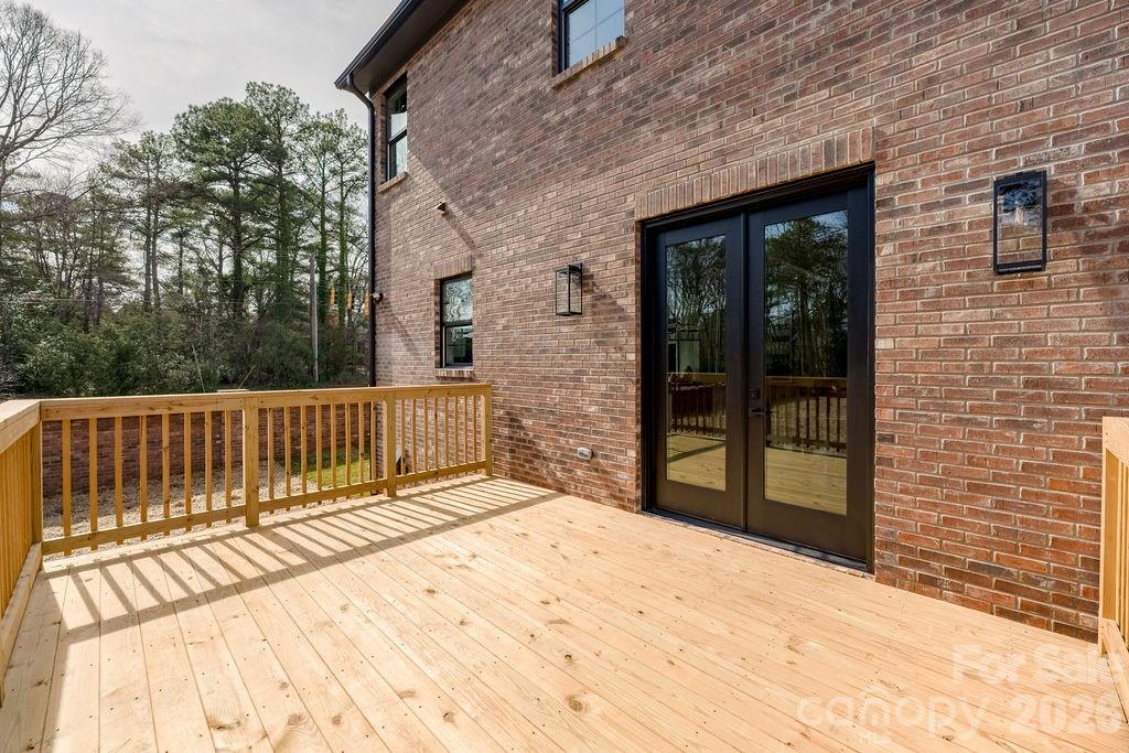 100 N Brackenbury Lane