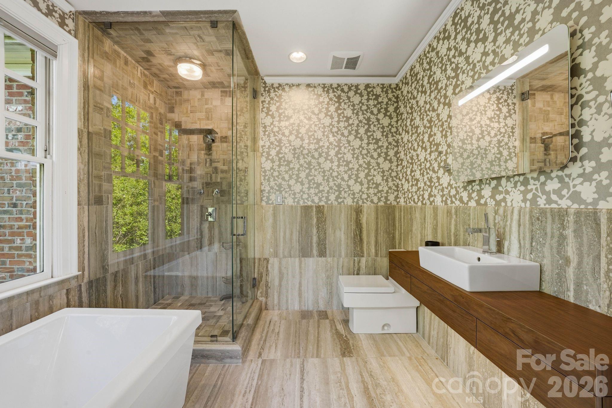 1124 Dilworth Crescent Row