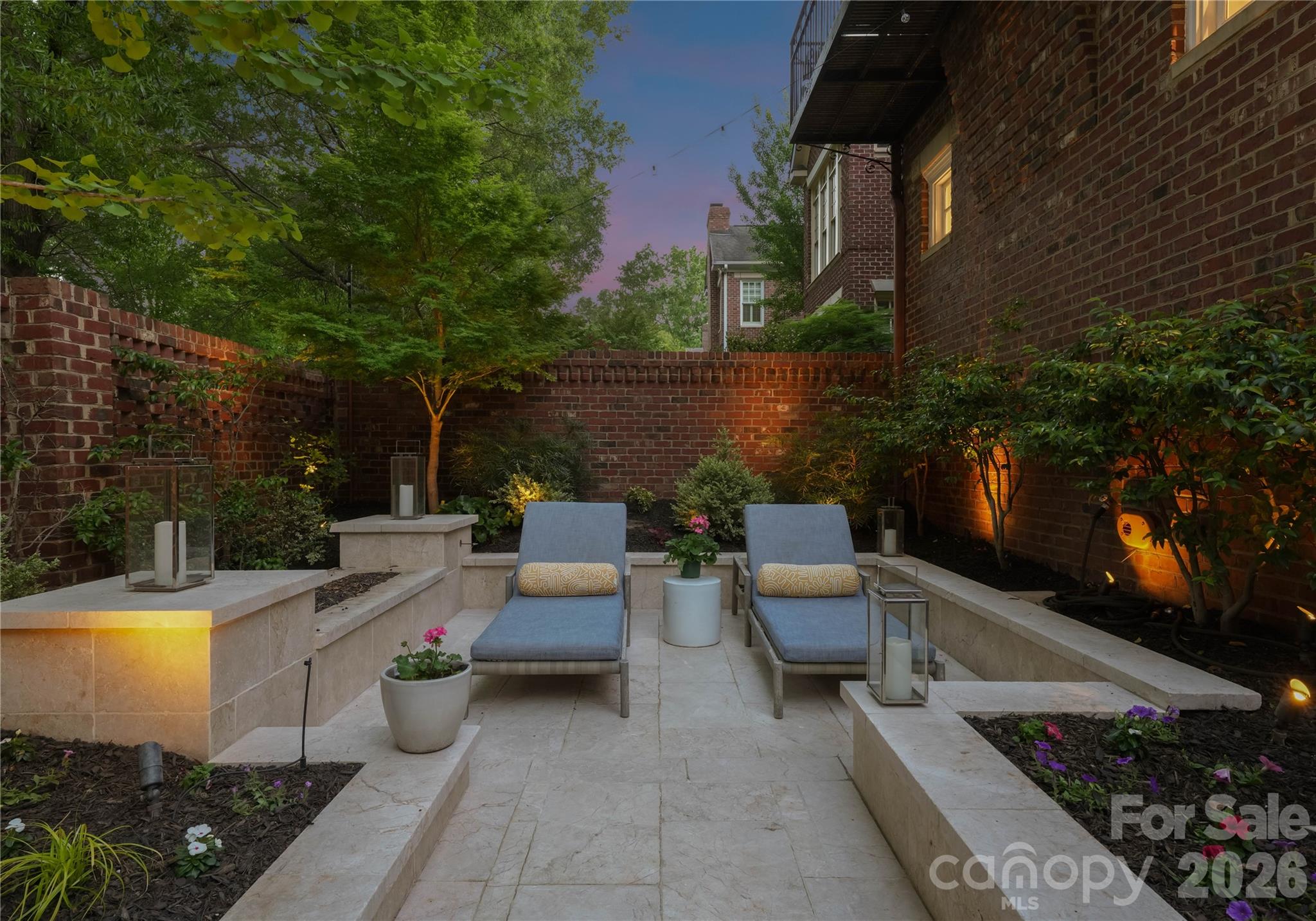 1124 Dilworth Crescent Row