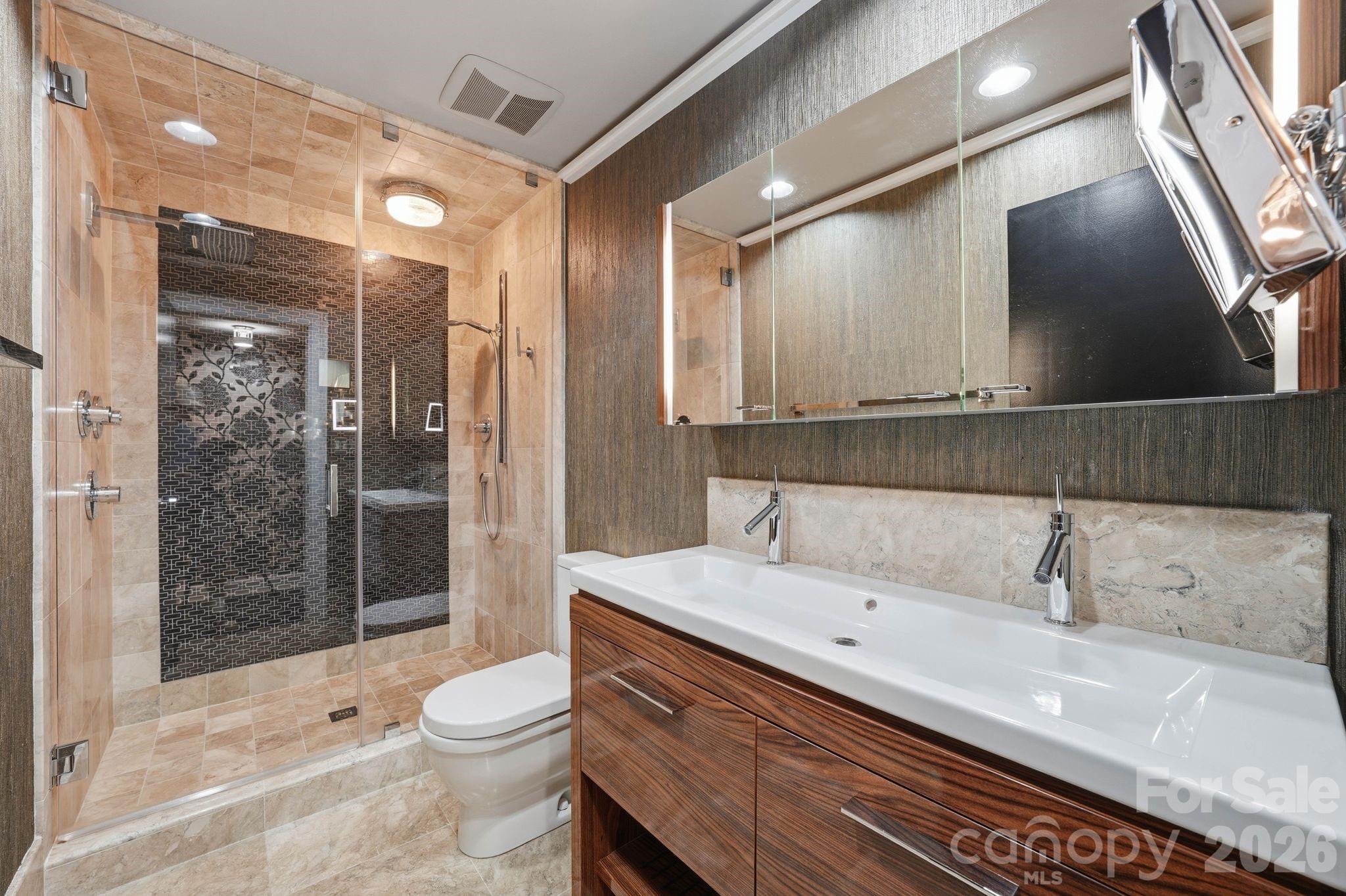 1124 Dilworth Crescent Row