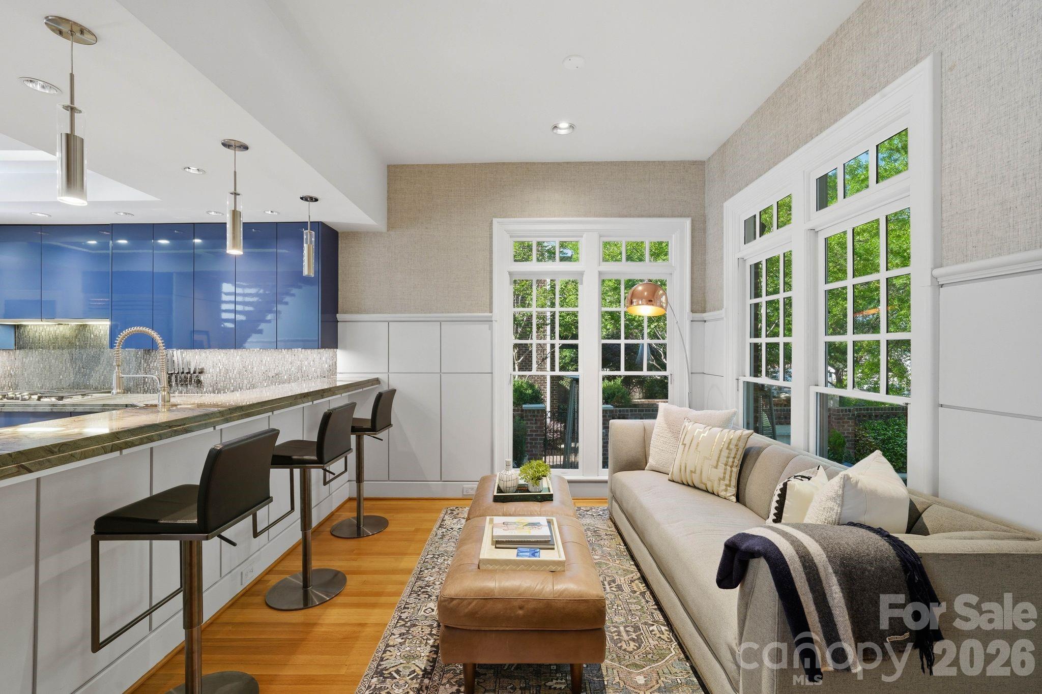 1124 Dilworth Crescent Row