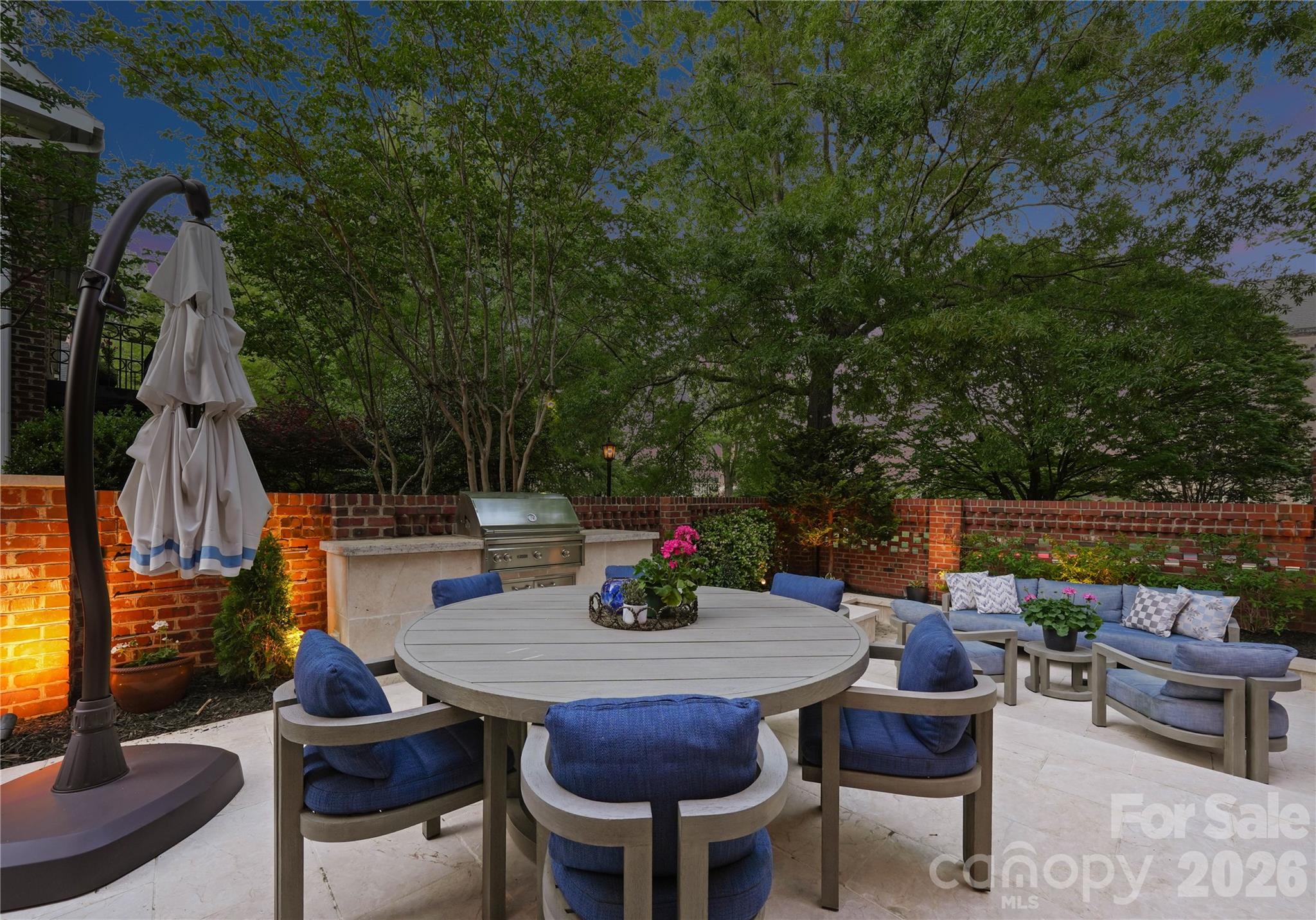 1124 Dilworth Crescent Row