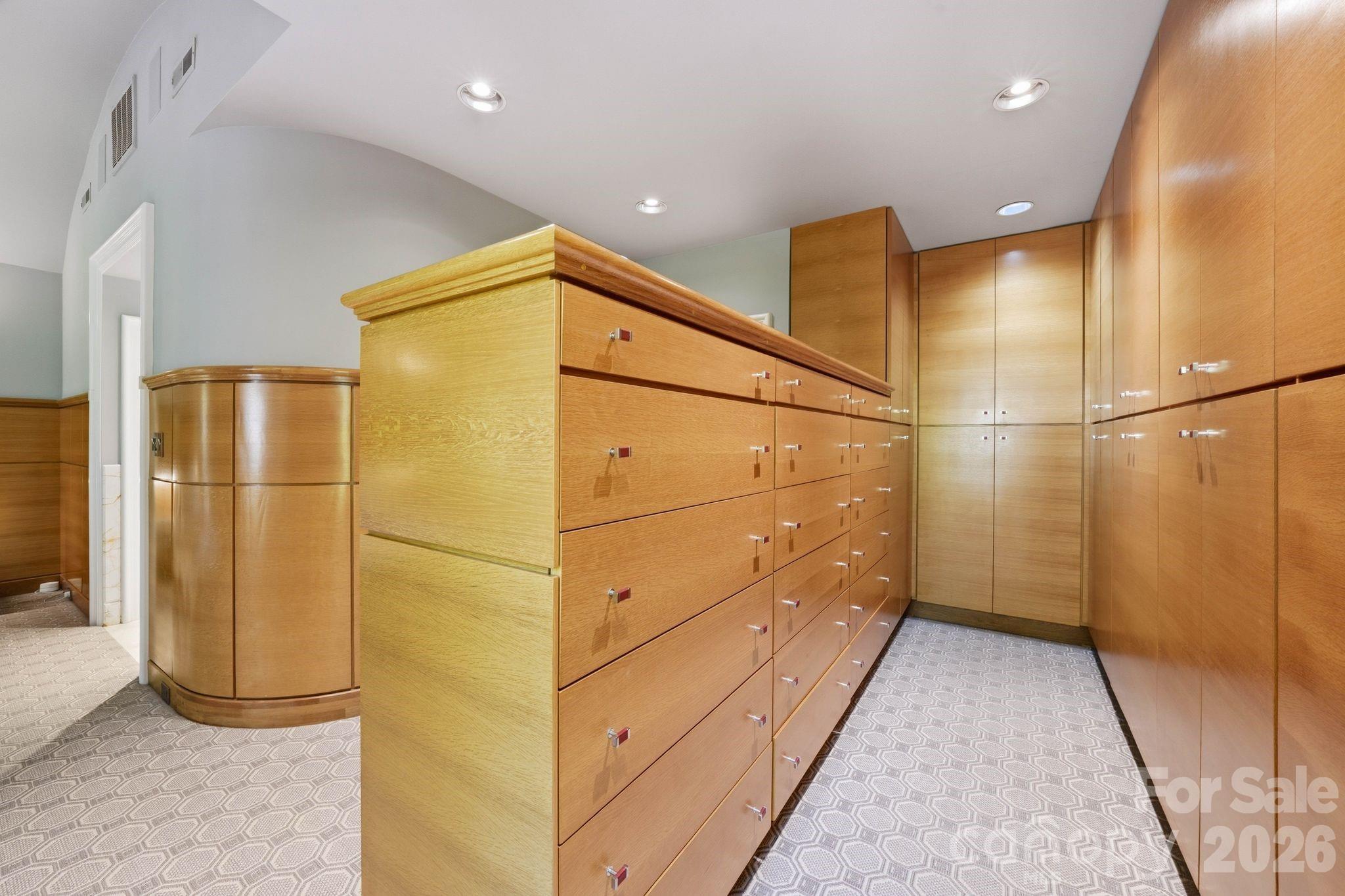 1124 Dilworth Crescent Row