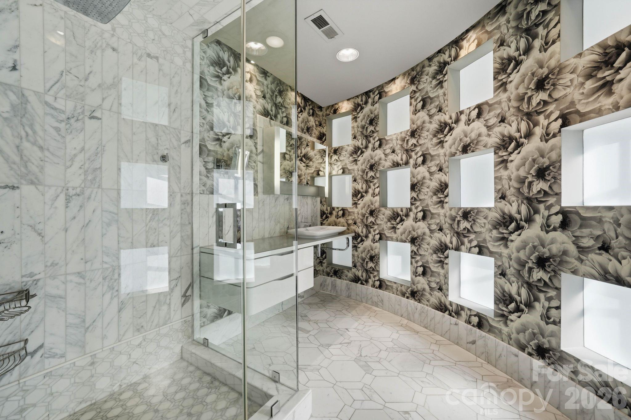 1124 Dilworth Crescent Row