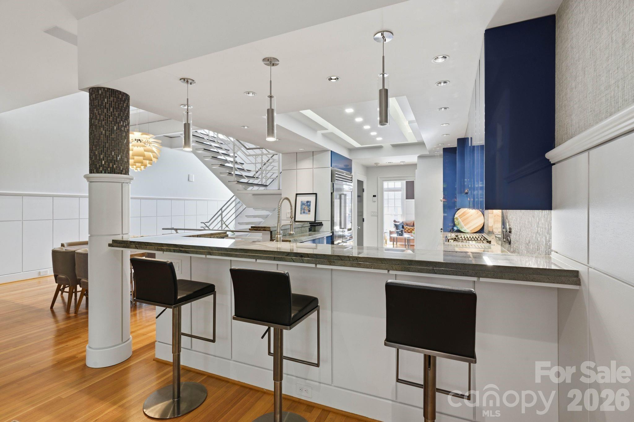 1124 Dilworth Crescent Row