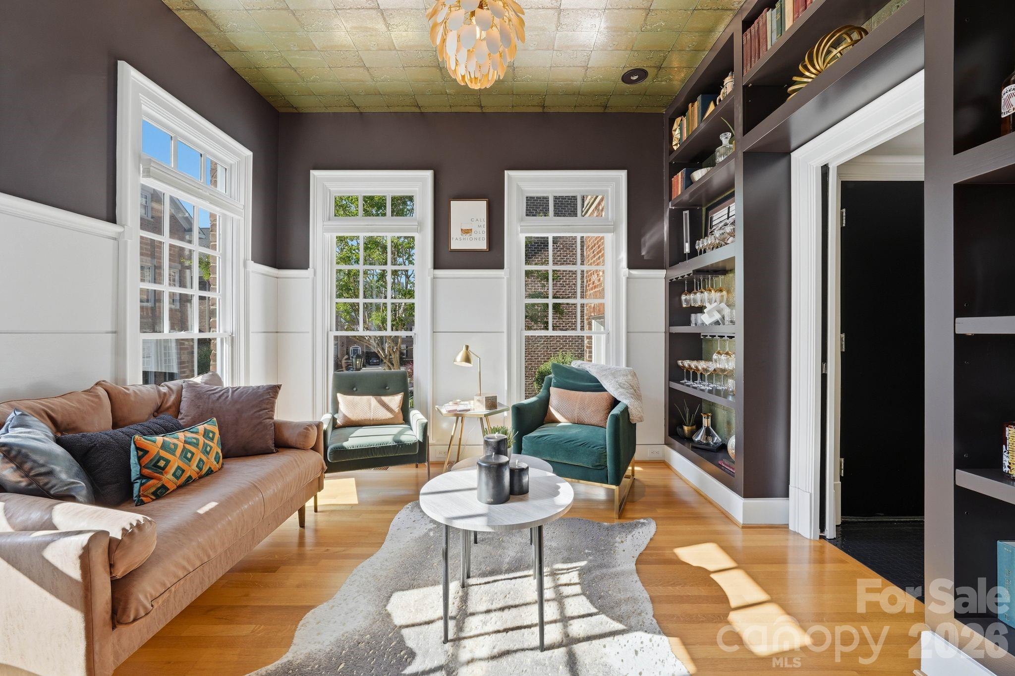 1124 Dilworth Crescent Row