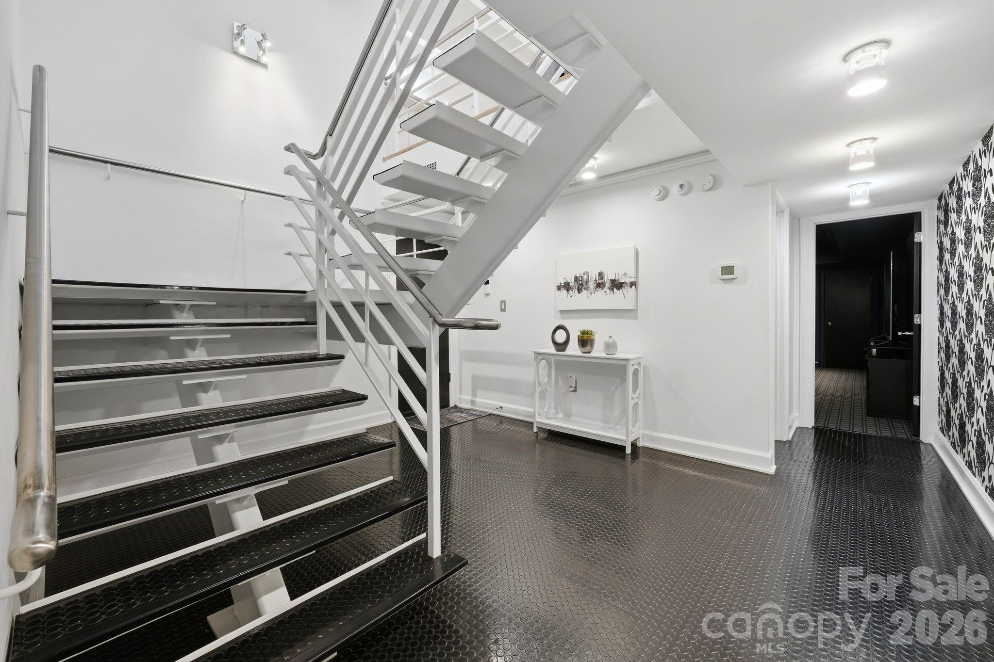 1124 Dilworth Crescent Row