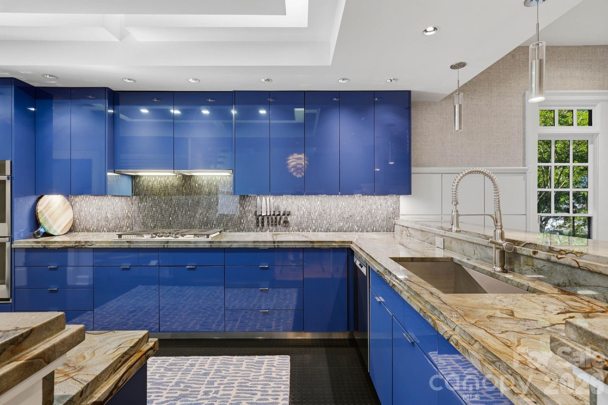 1124 Dilworth Crescent Row