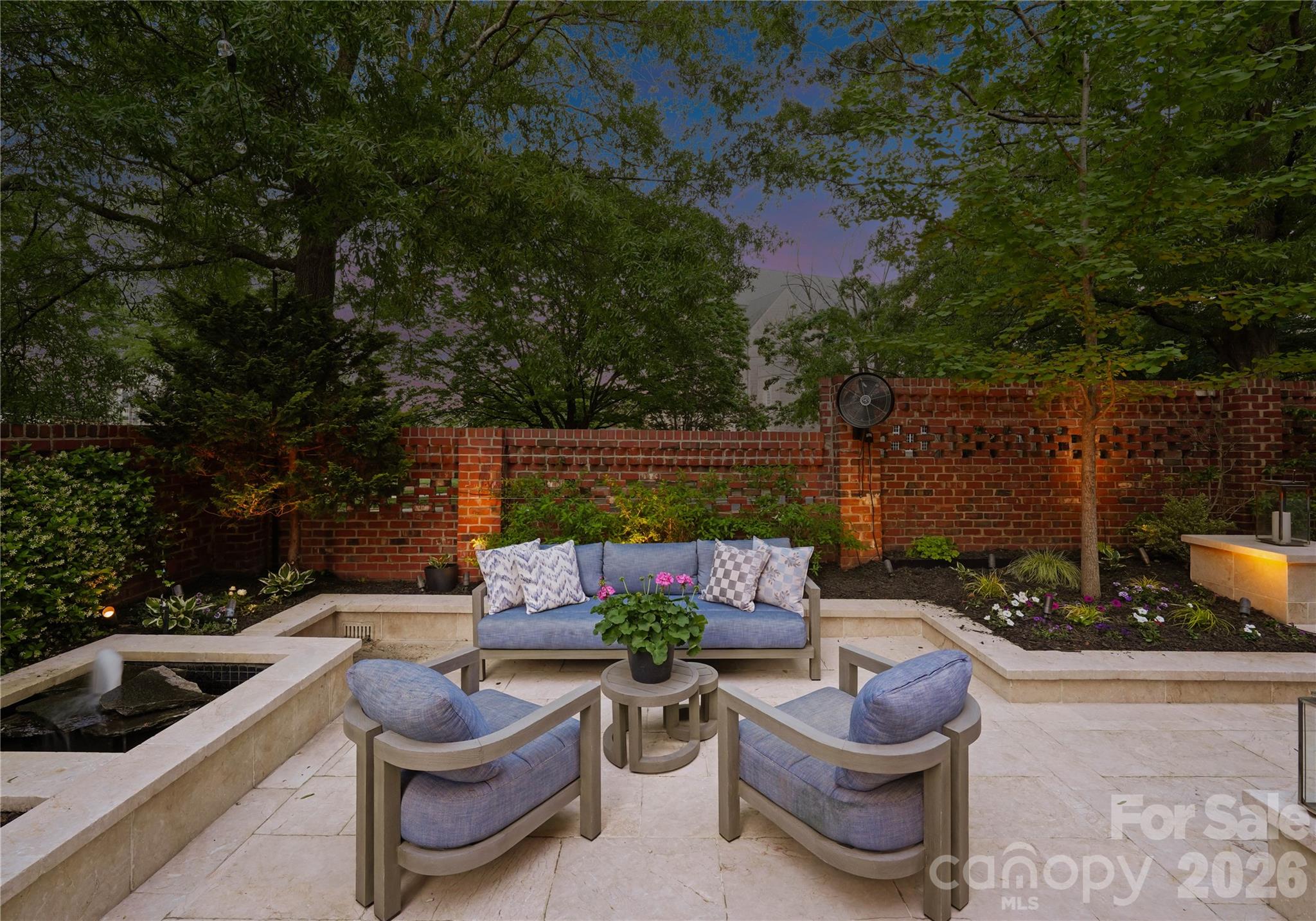 1124 Dilworth Crescent Row