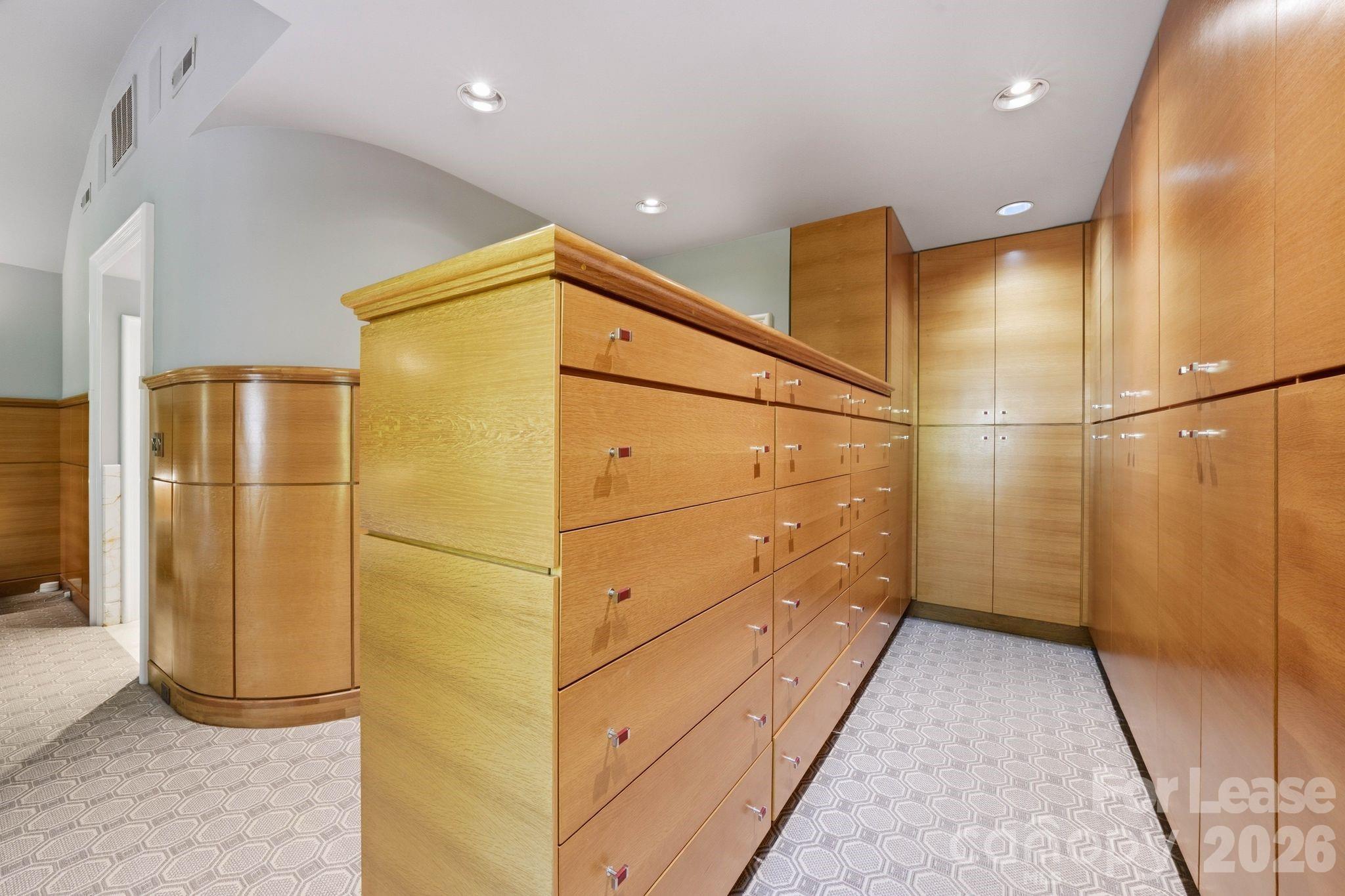 1124 Dilworth Crescent Row