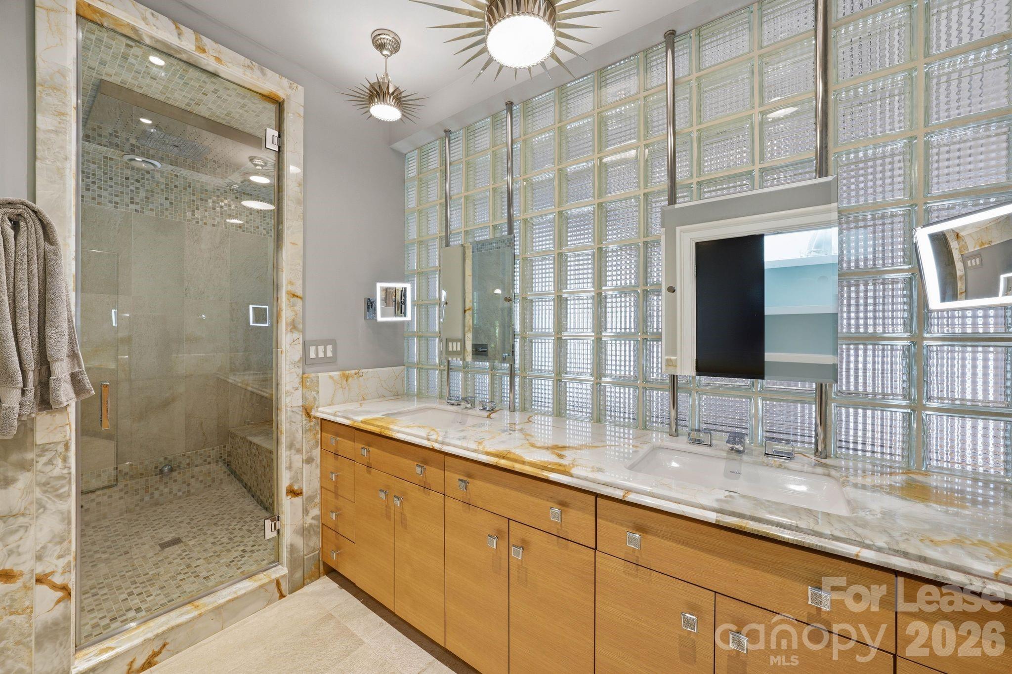 1124 Dilworth Crescent Row