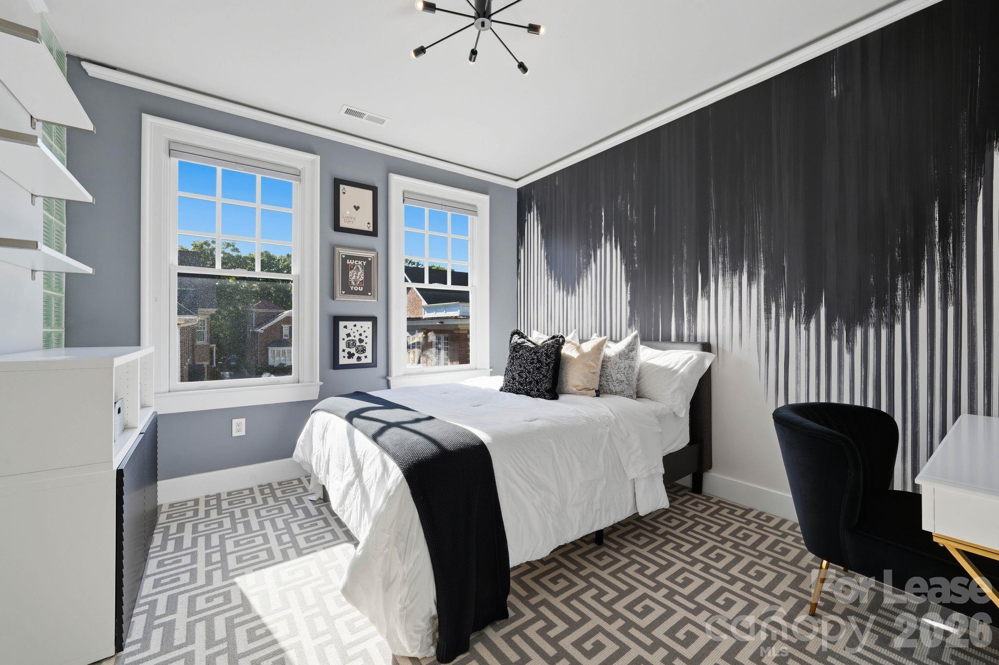 1124 Dilworth Crescent Row