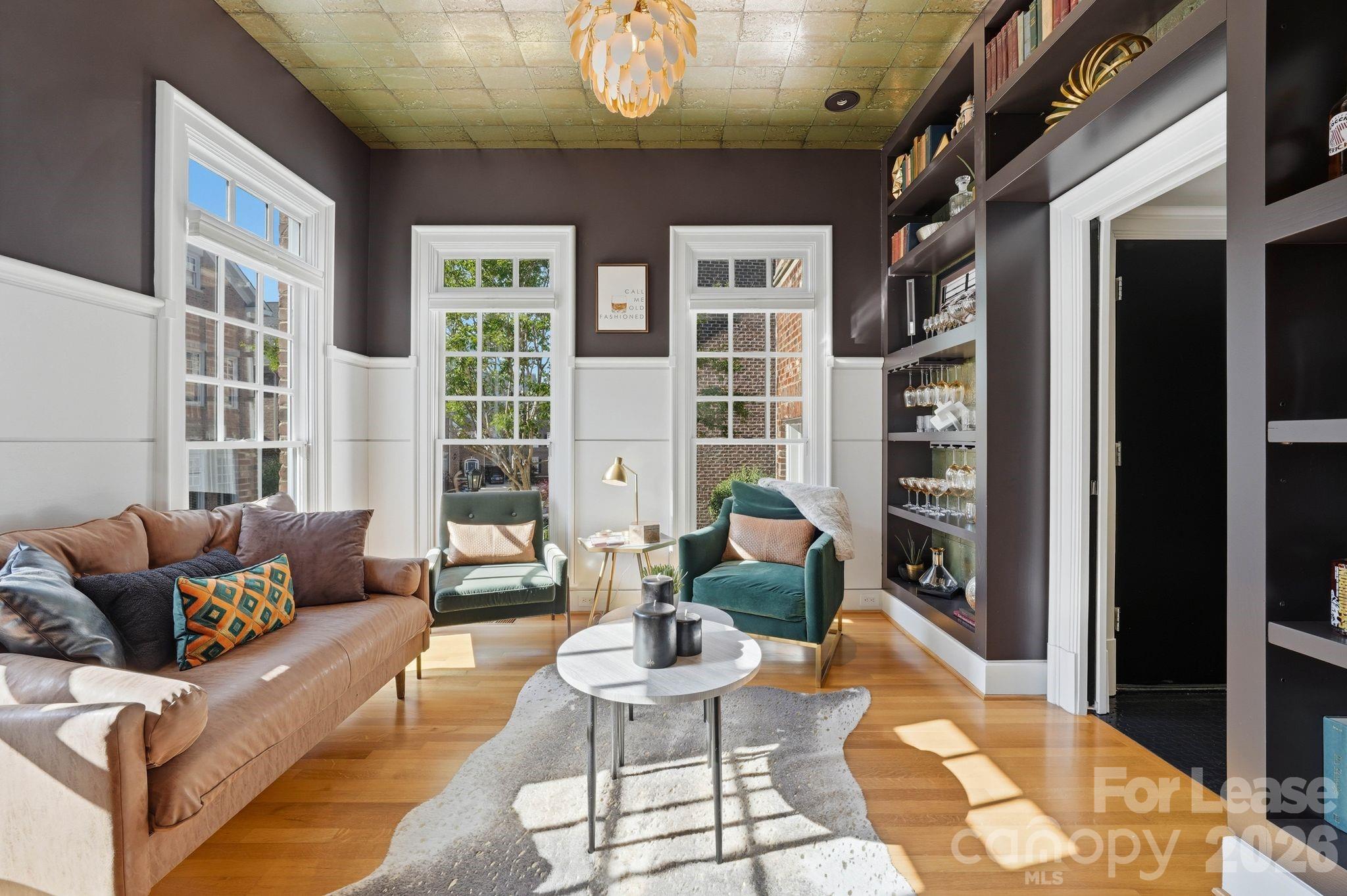 1124 Dilworth Crescent Row