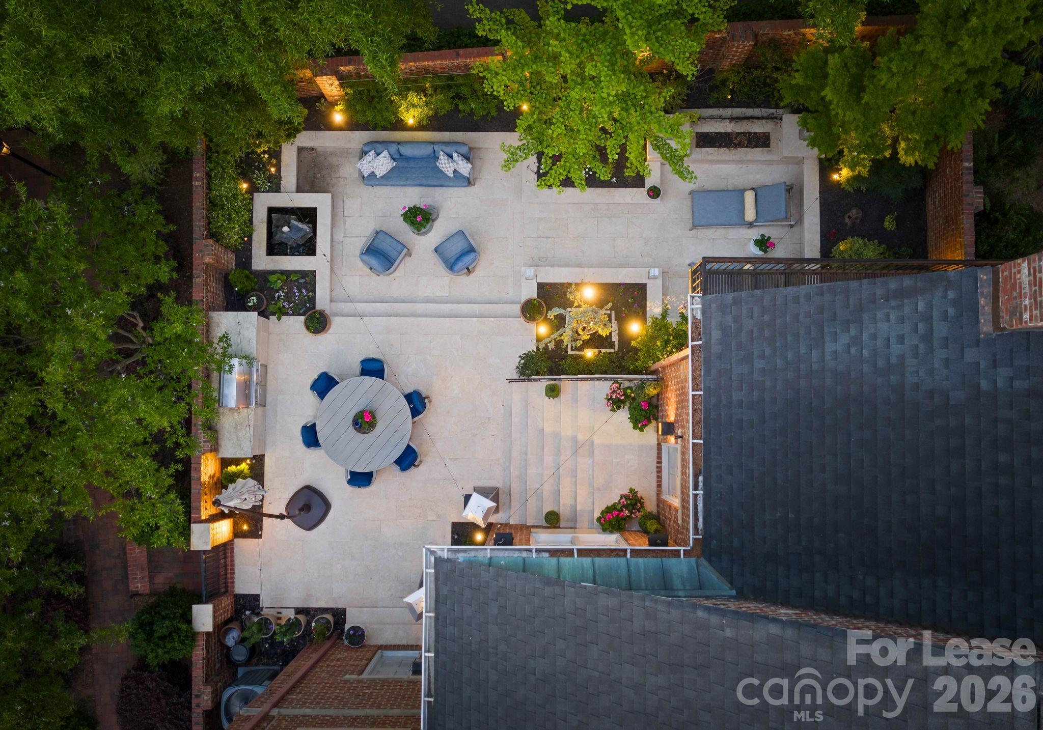 1124 Dilworth Crescent Row