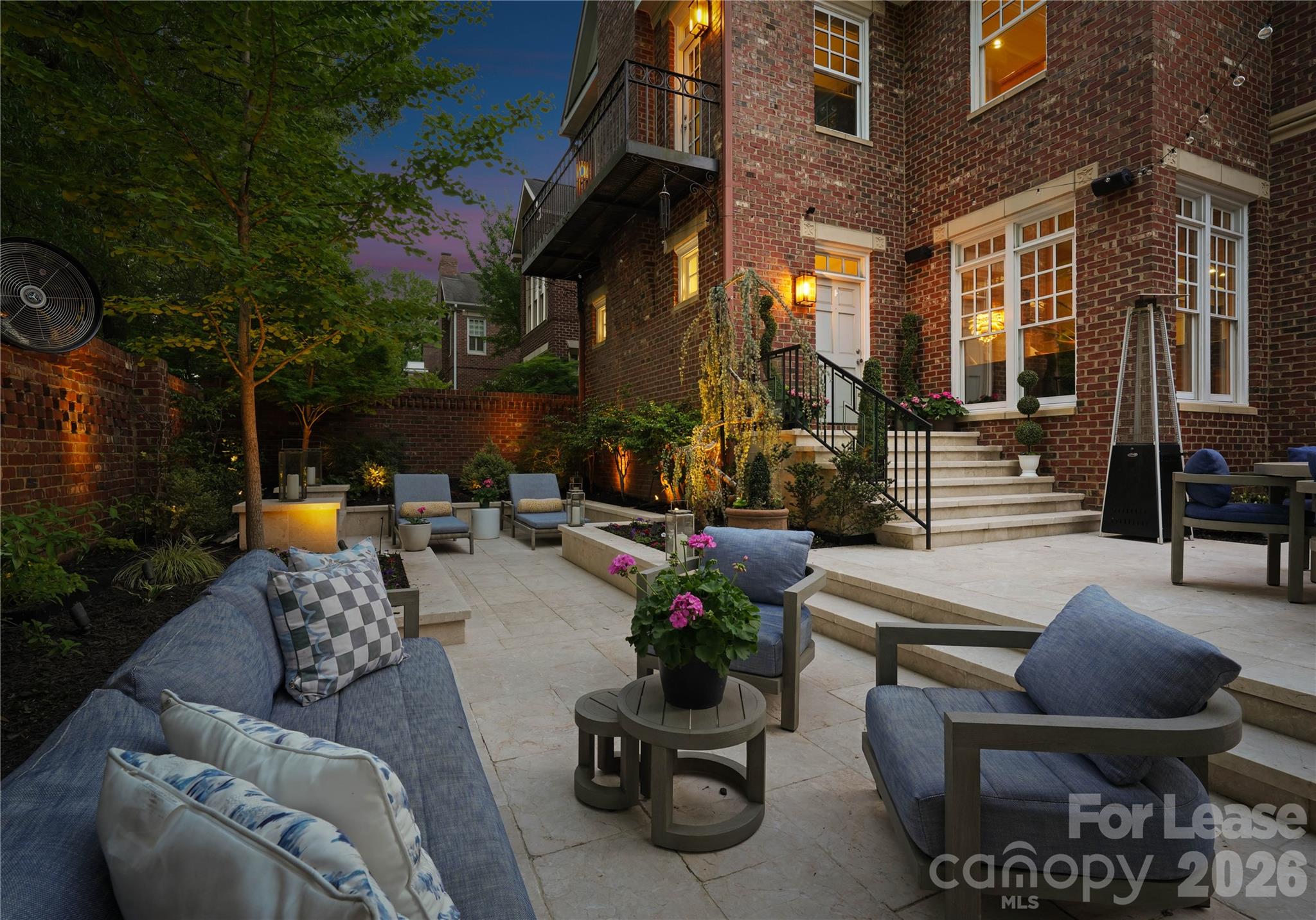 1124 Dilworth Crescent Row