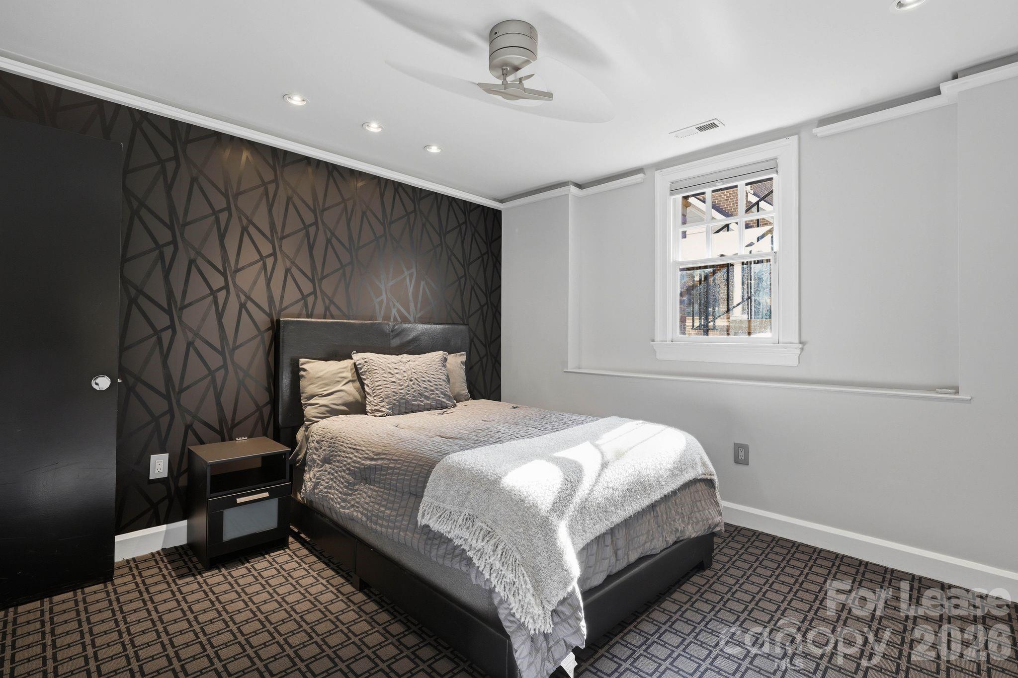 1124 Dilworth Crescent Row