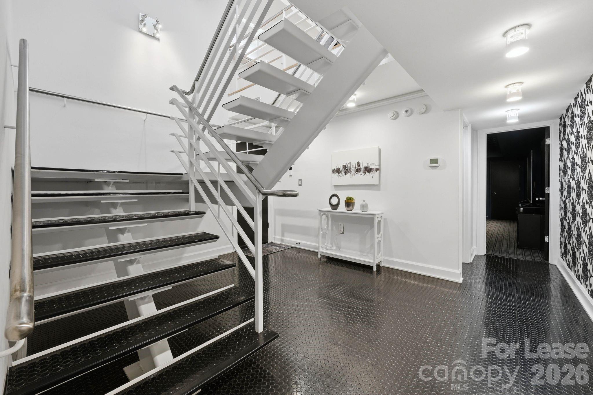 1124 Dilworth Crescent Row