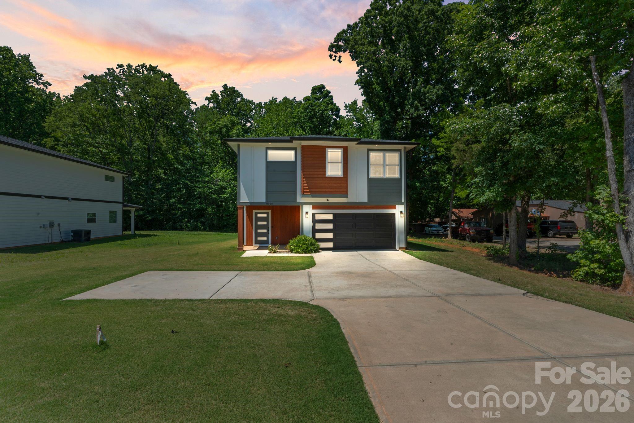 8925 Harrisburg Road