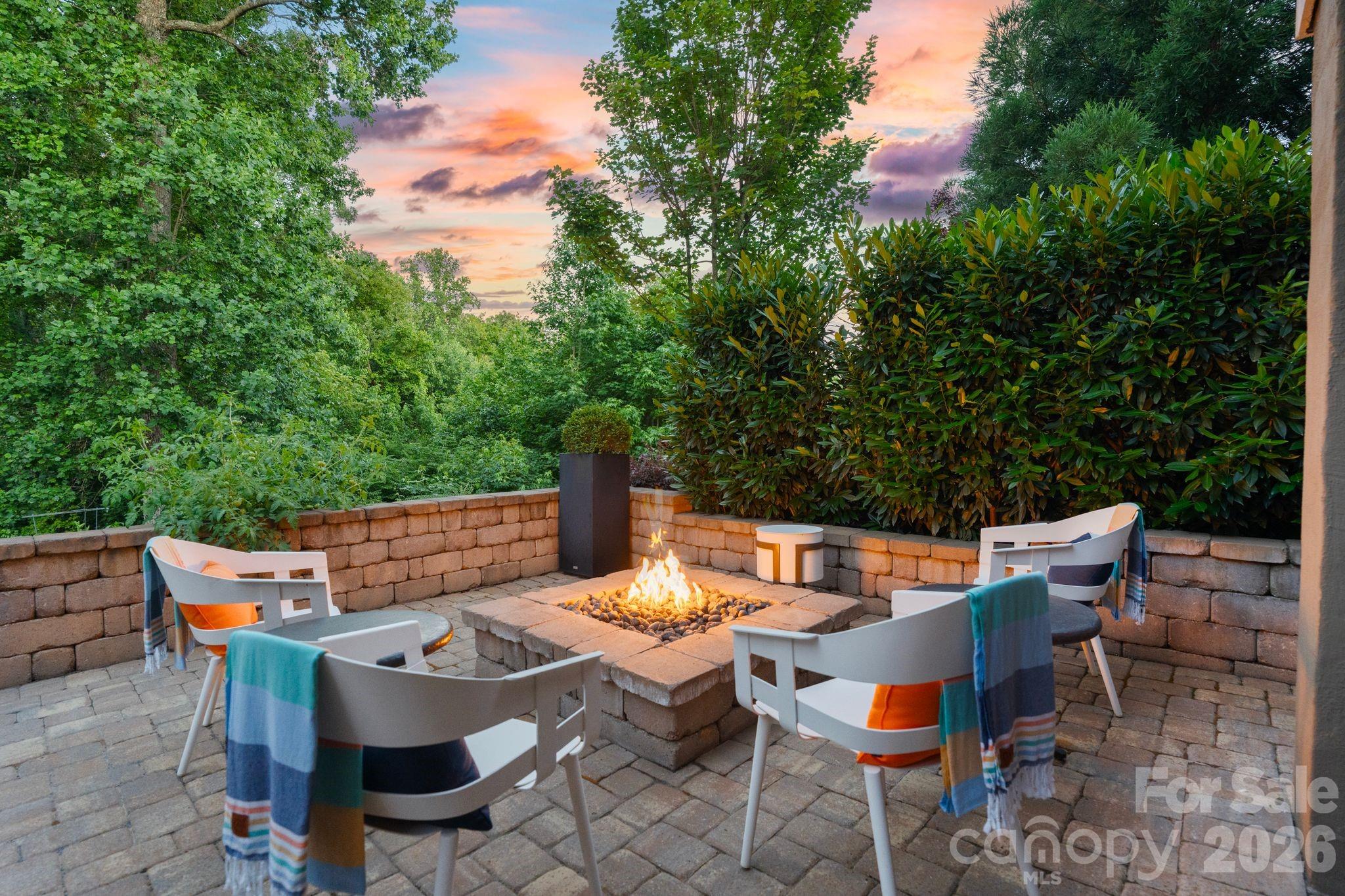 452 Luray Way