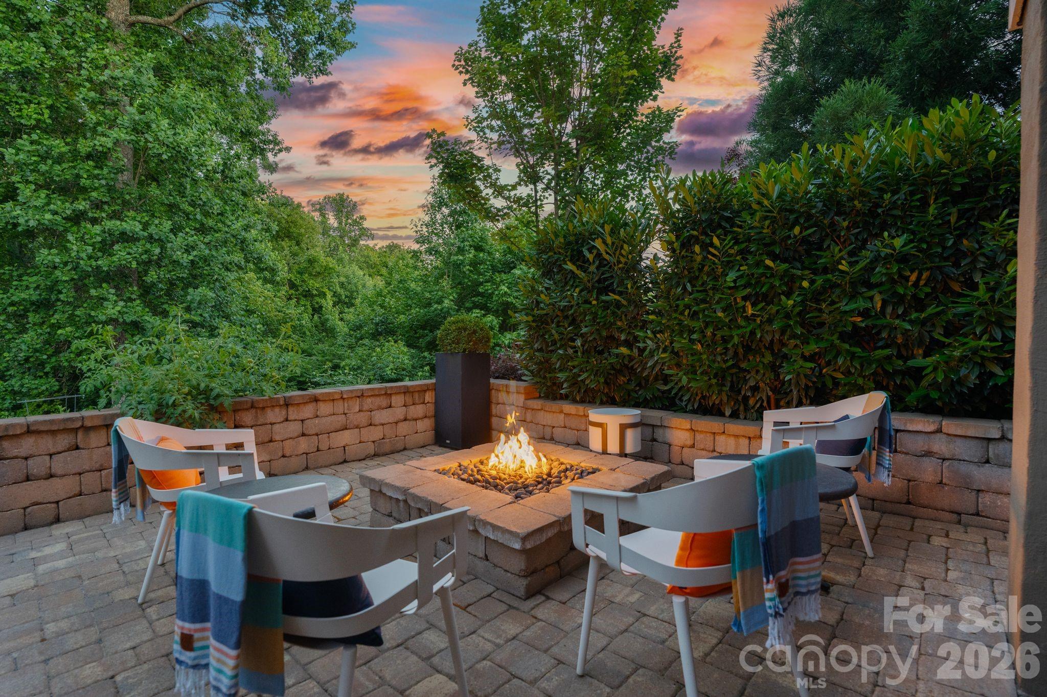 452 Luray Way