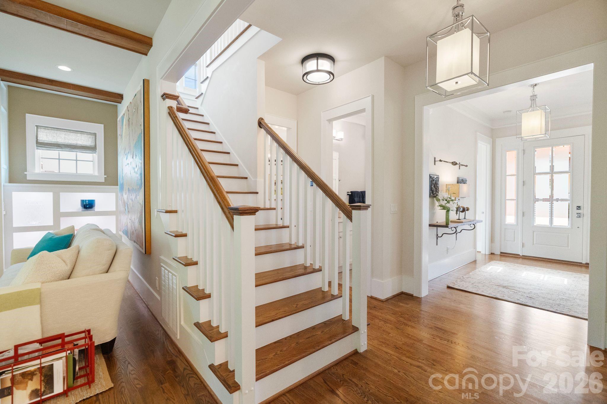 452 Luray Way