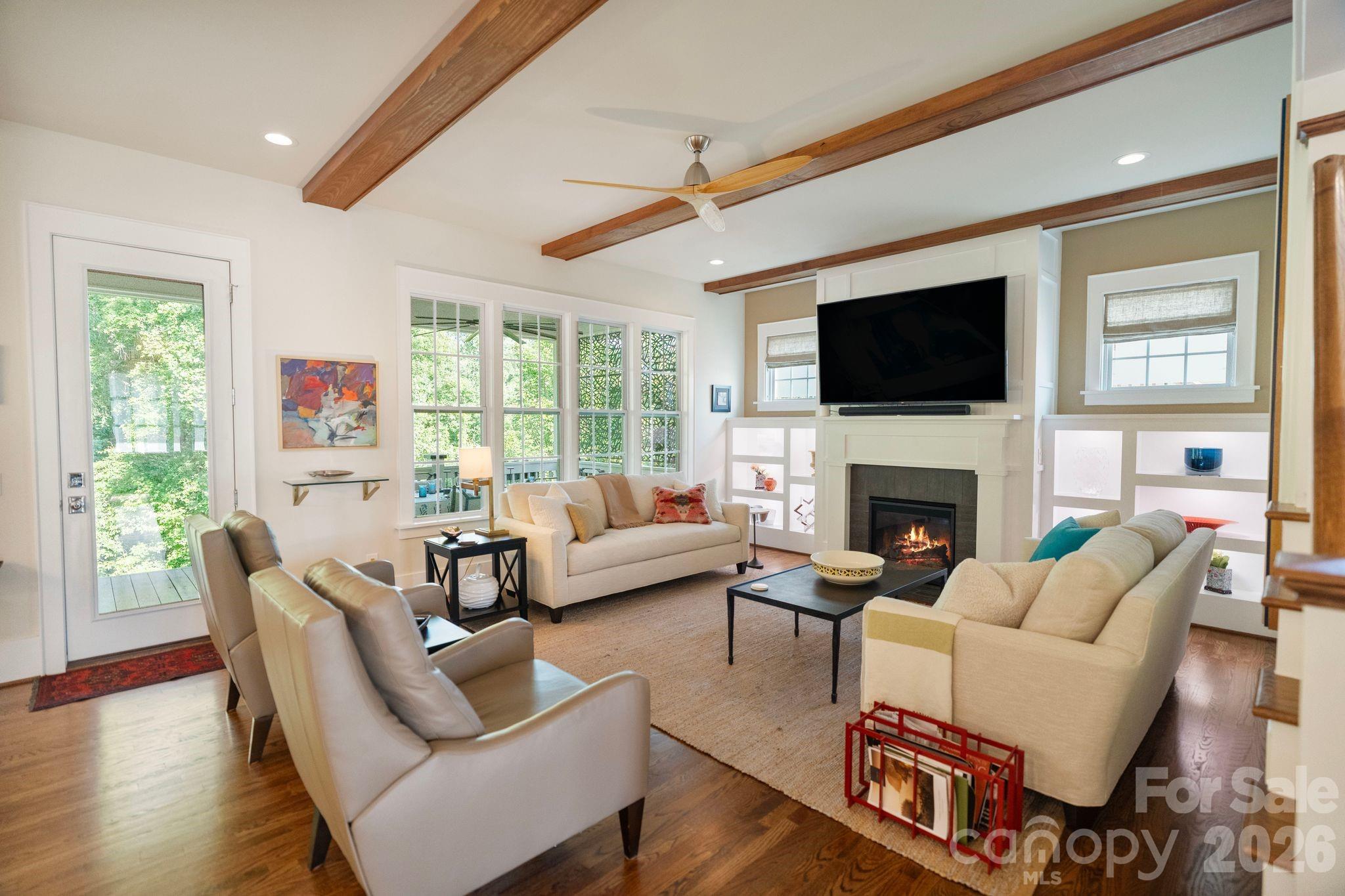 452 Luray Way