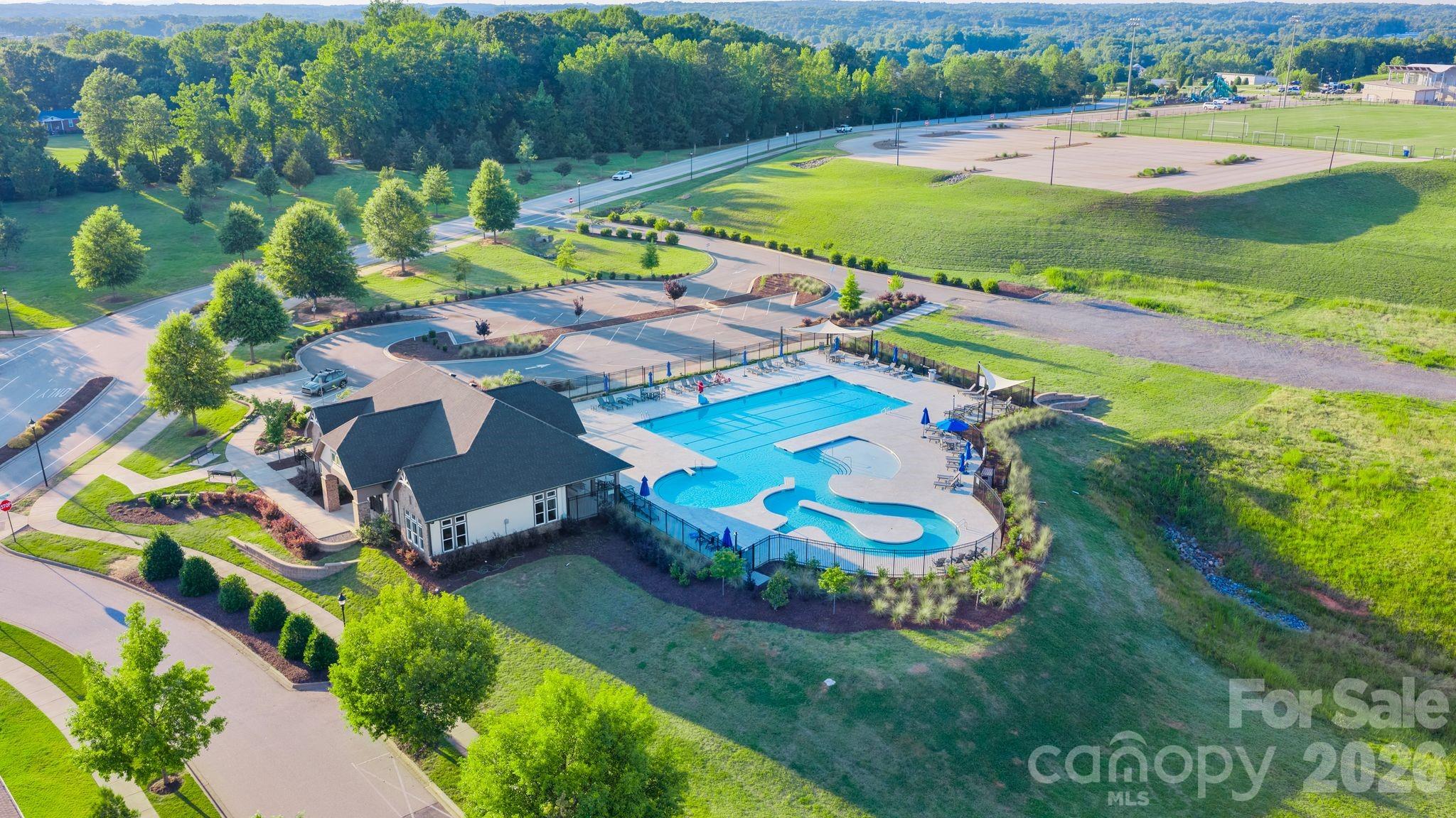 452 Luray Way