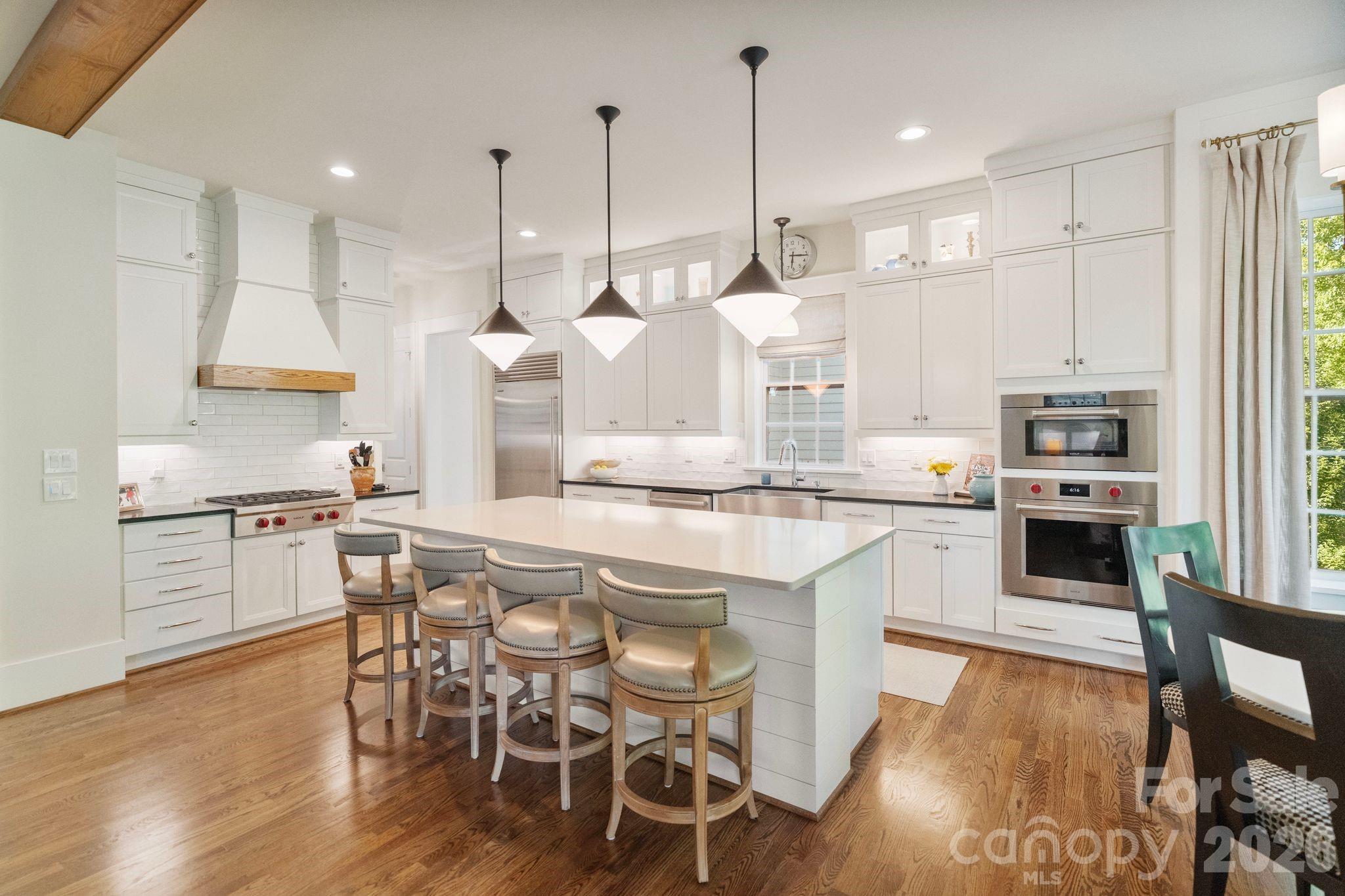 452 Luray Way