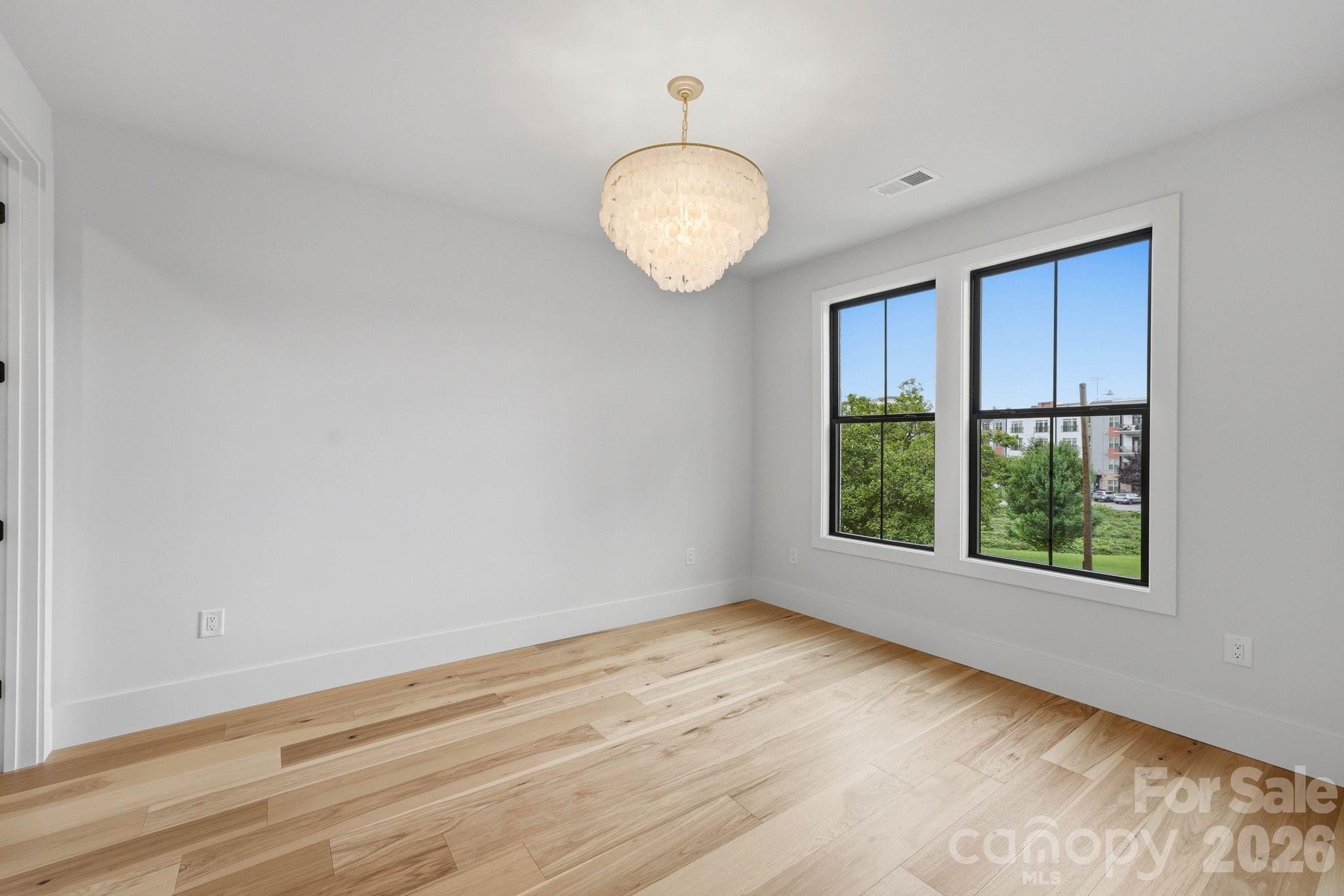1412 Lyon Court