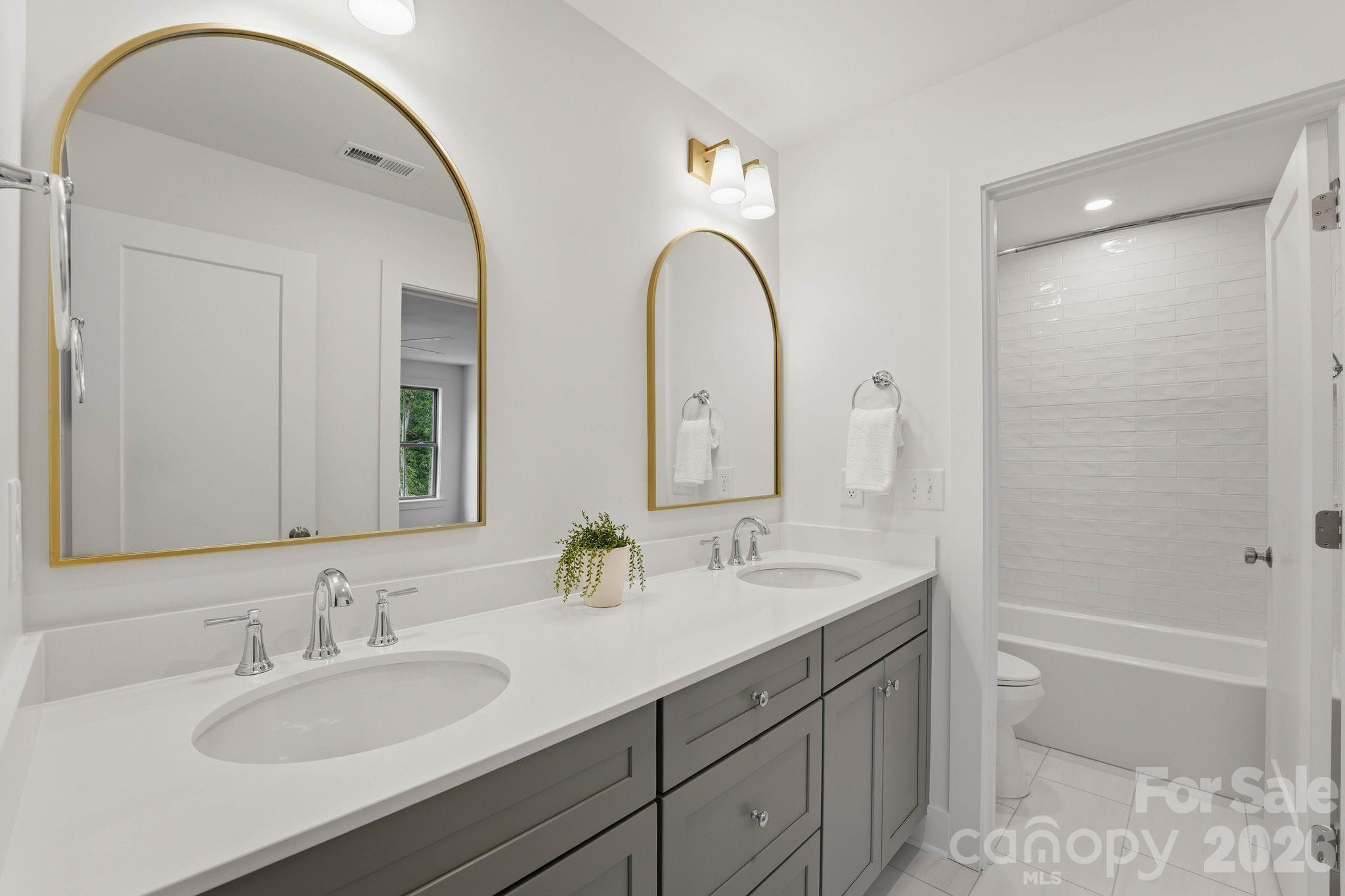 2315 Chateau Court