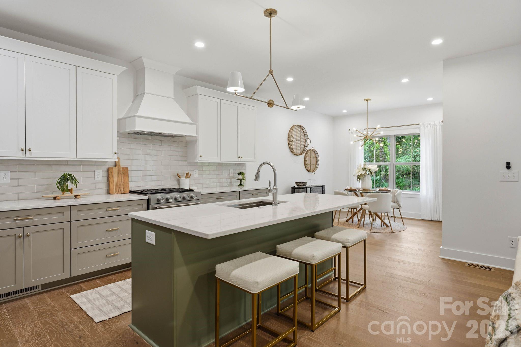2315 Chateau Court