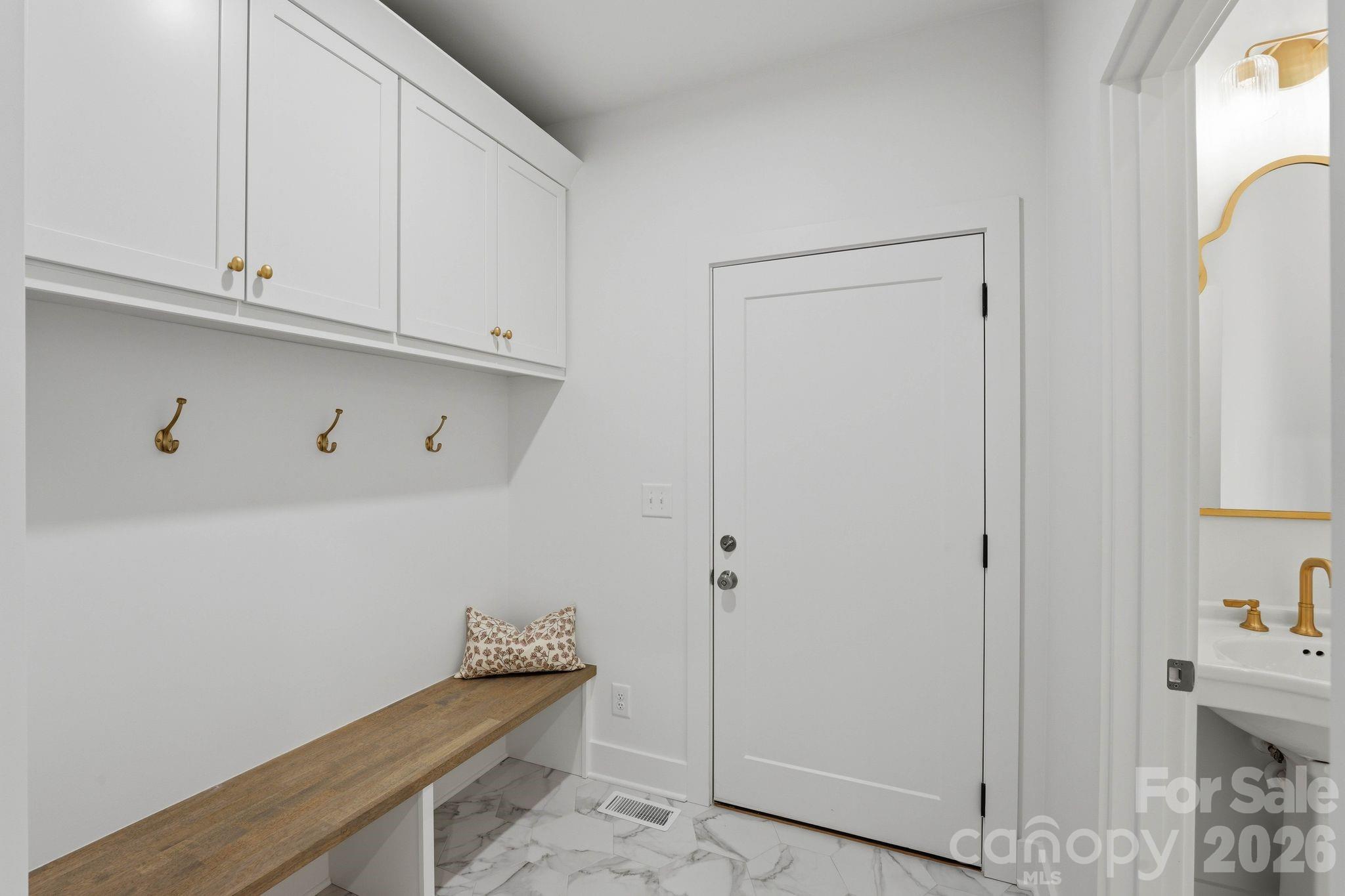 2315 Chateau Court