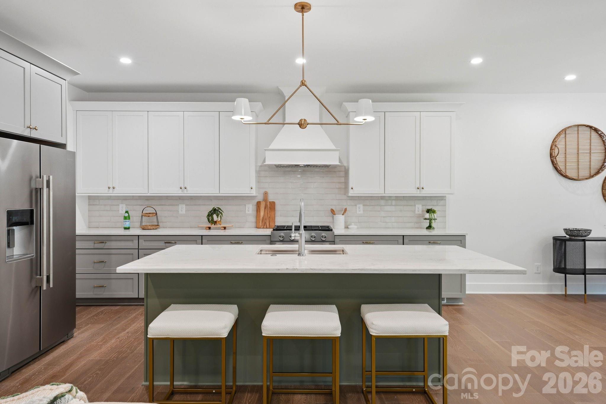 2315 Chateau Court
