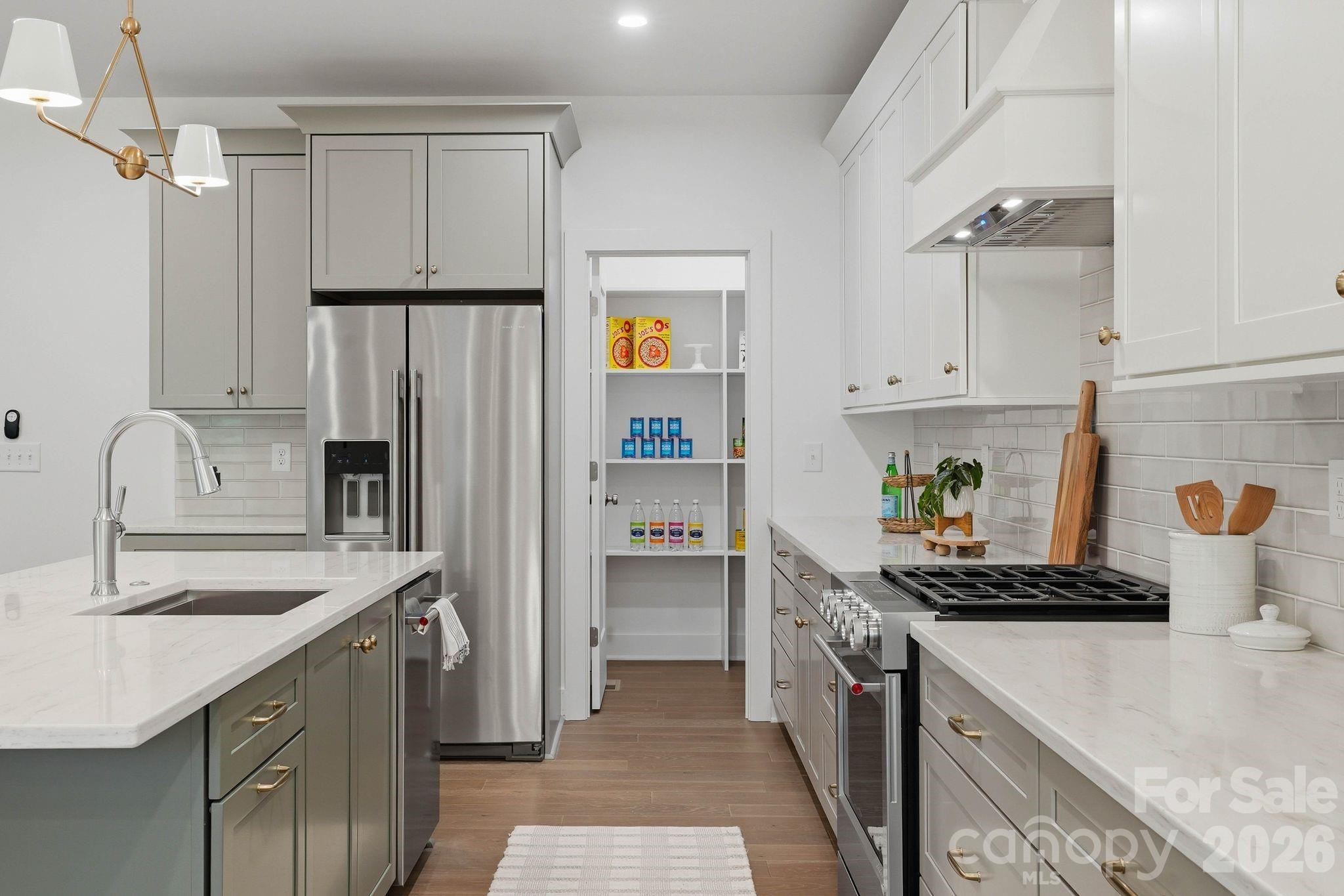 2315 Chateau Court