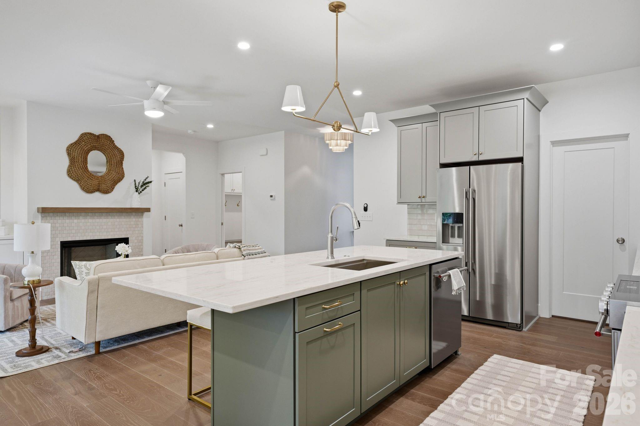 2315 Chateau Court