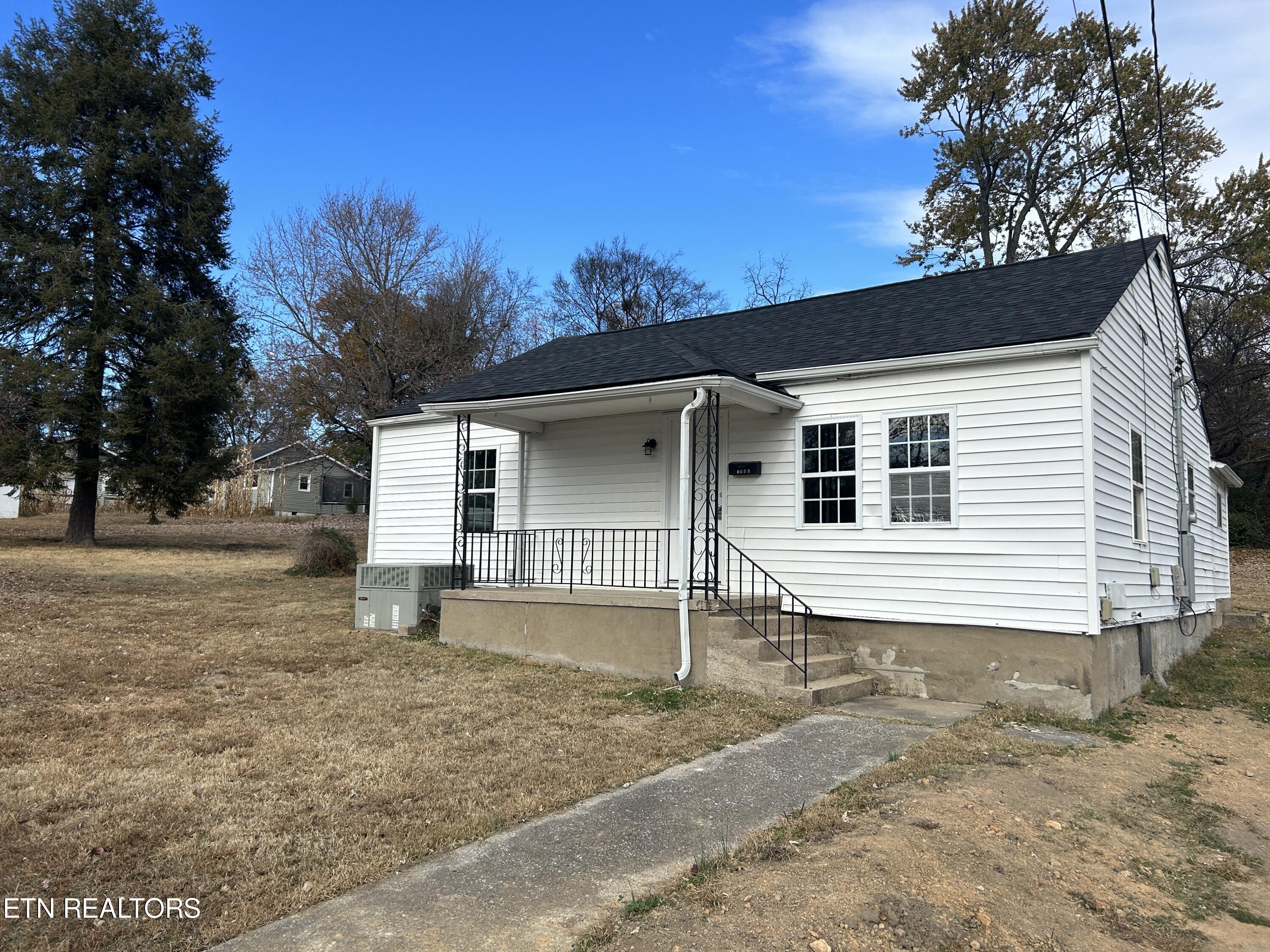 1806 Worth St