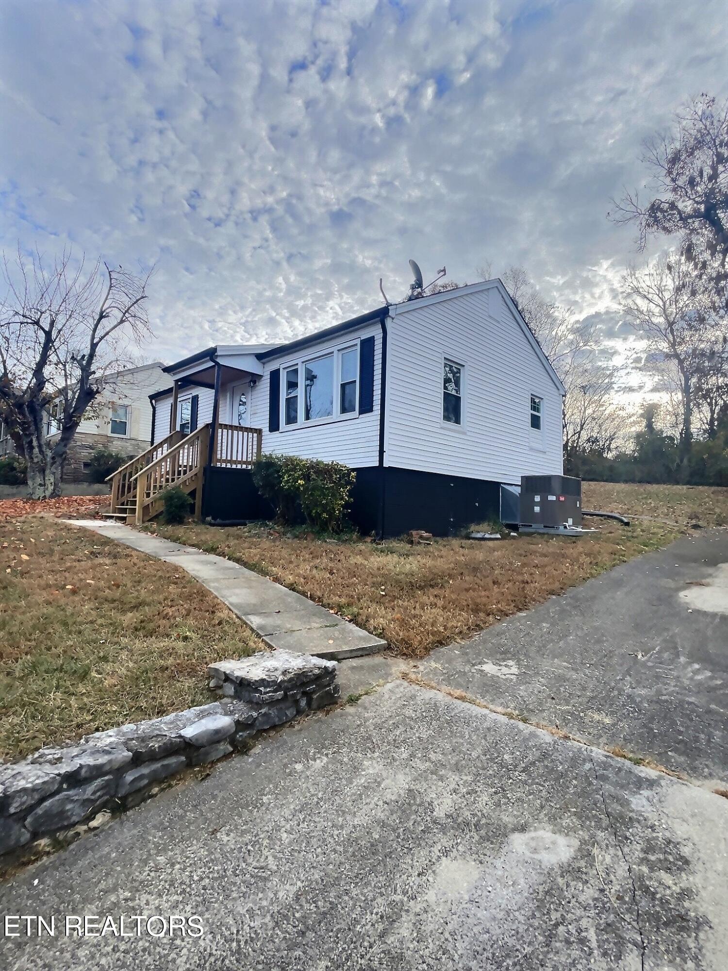 3414 Selma Ave