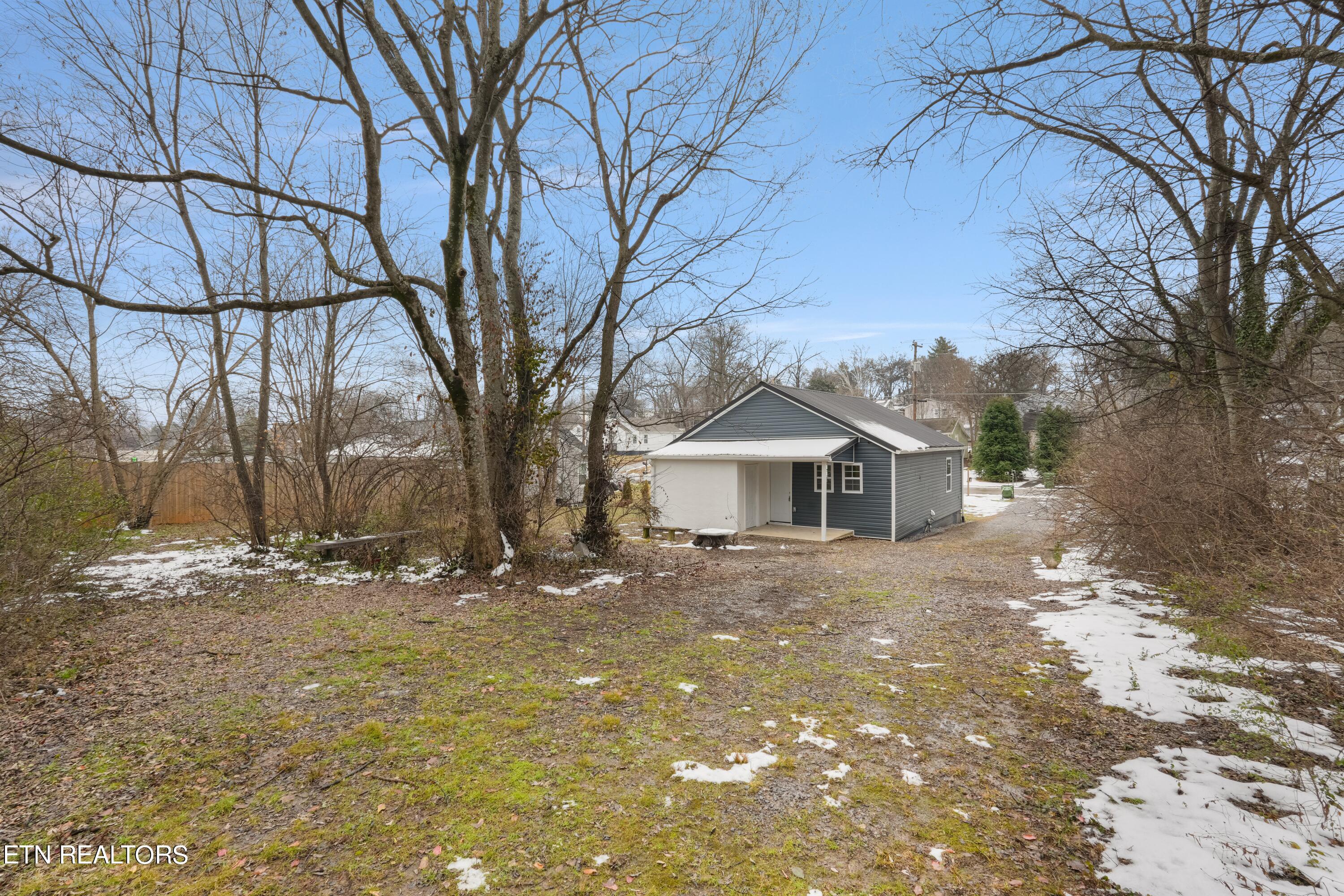 913 Doll Ave